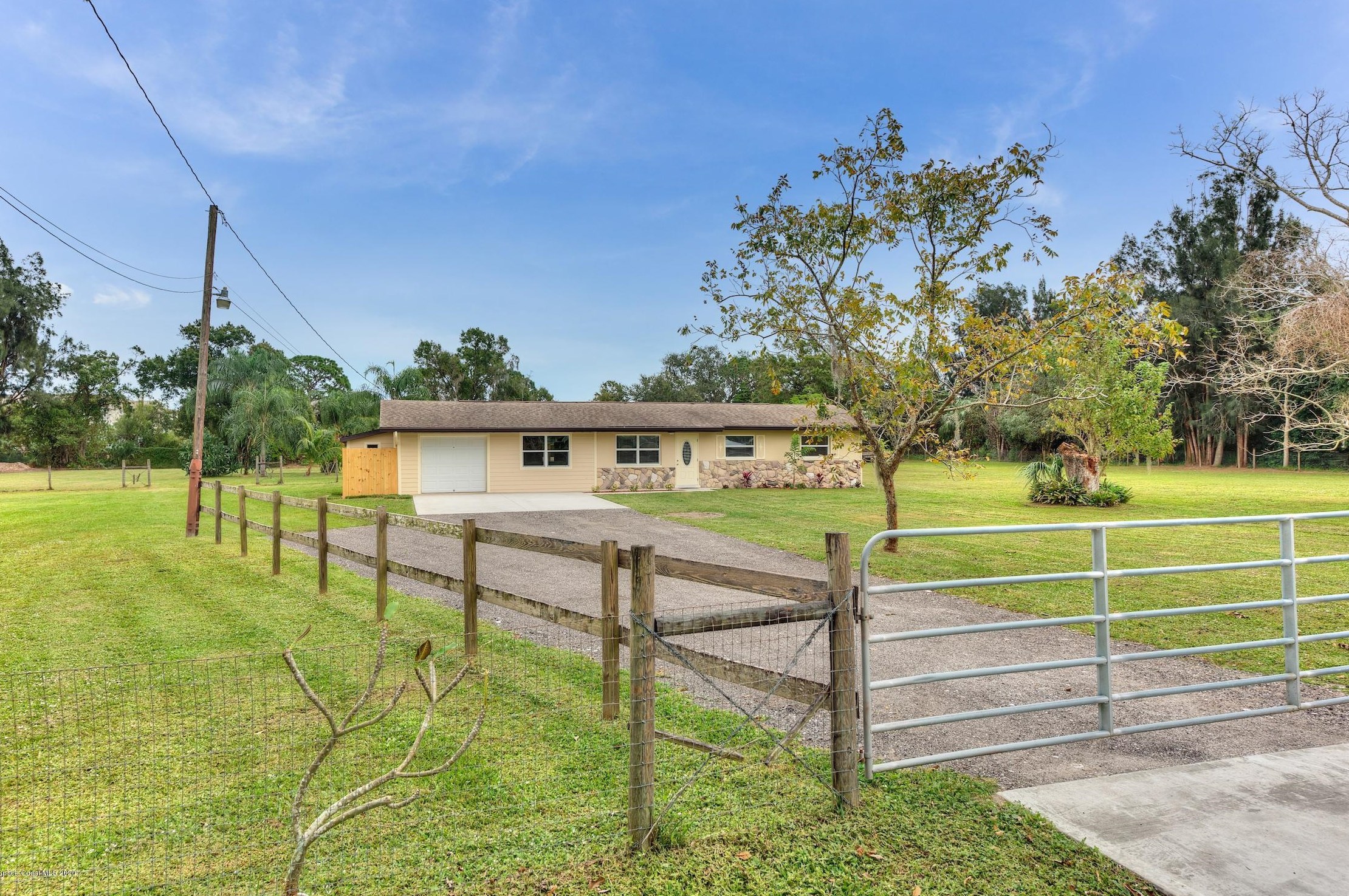 324 Valencia Rd, Melbourne FL 32904-3327 exterior