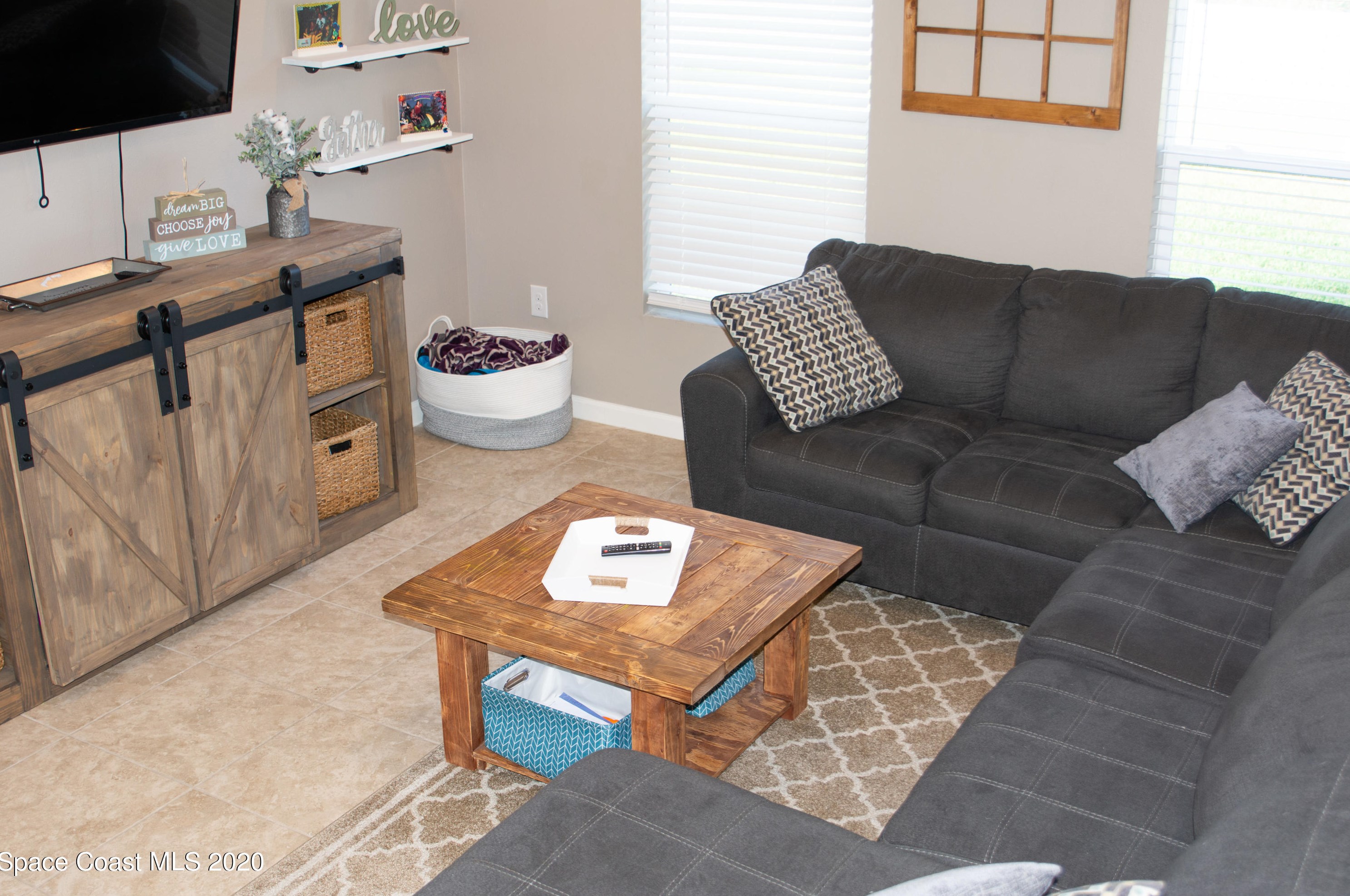 674 Easton Frst Cir, Melbourne FL 32909-6847 exterior