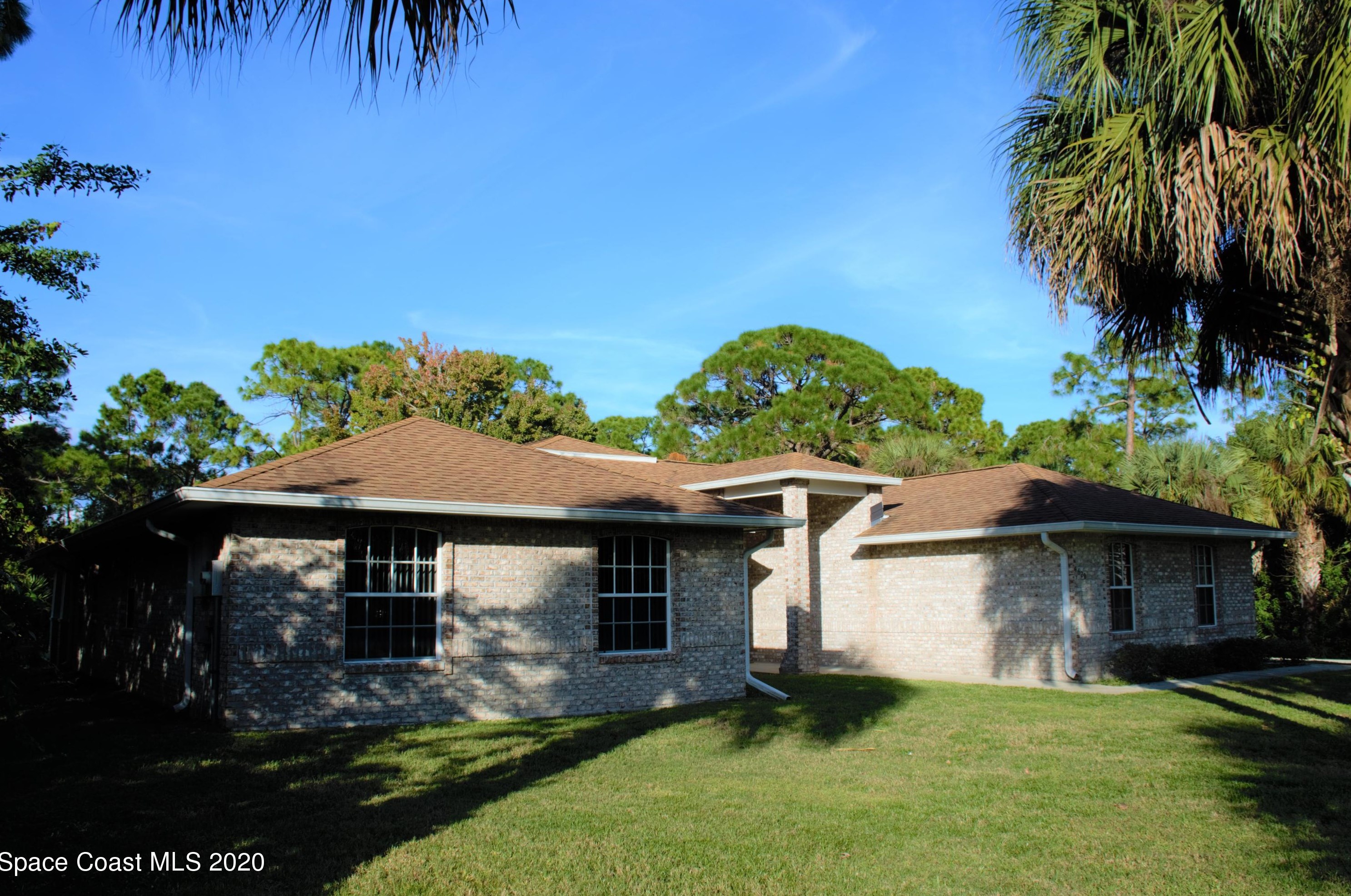 4620 Hidden Lakes Pl, Melbourne, FL 32934-7749