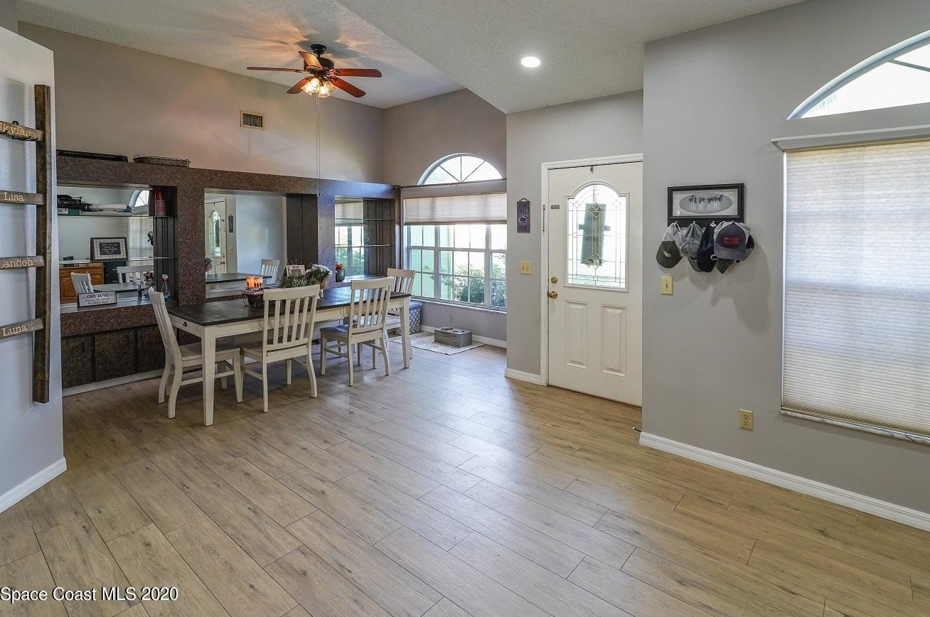 913 Whisperoak Dr, Melbourne, FL 32901-8133