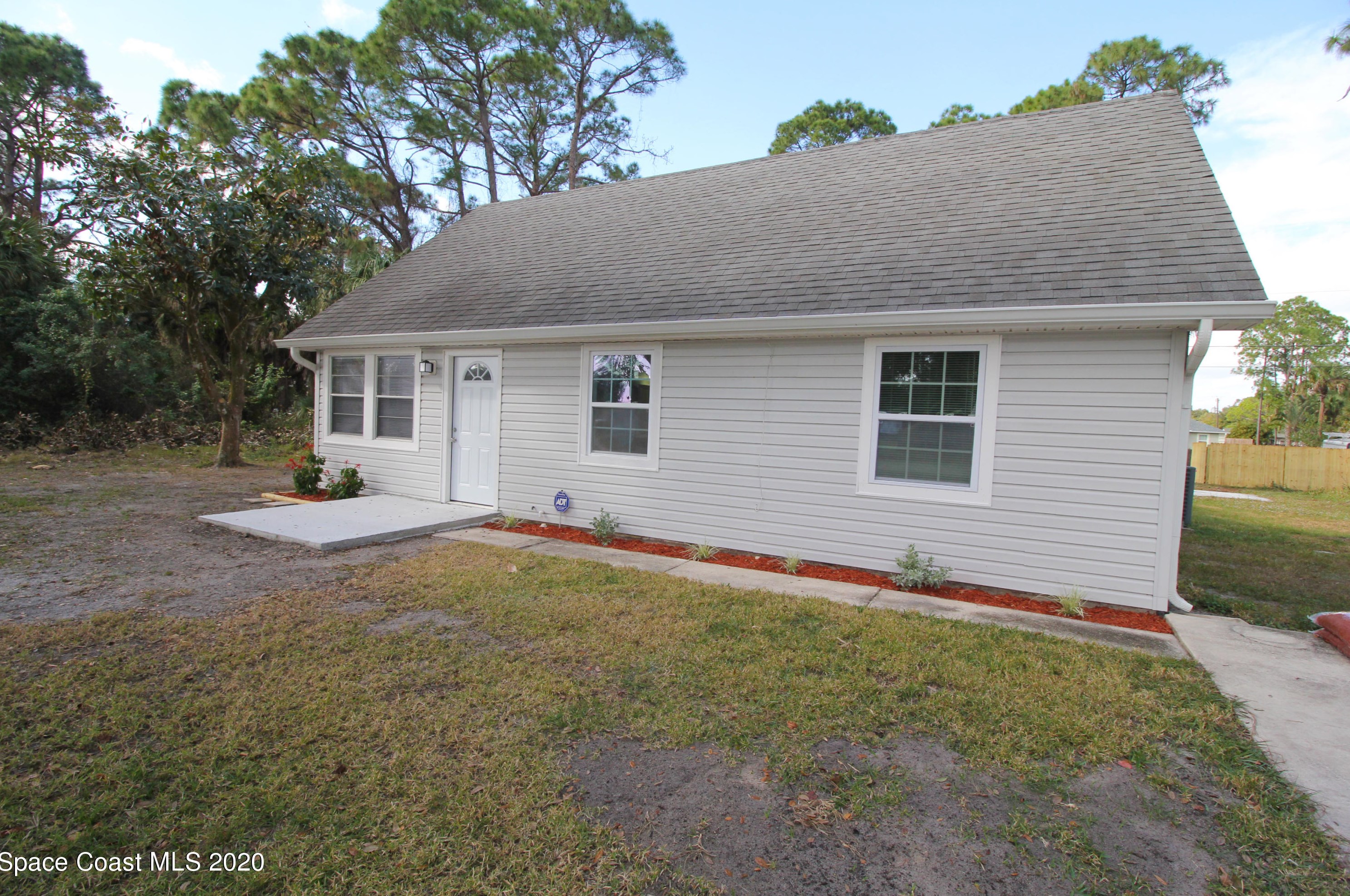 1118 Cherokee Rd, Melbourne, FL 32909-4845