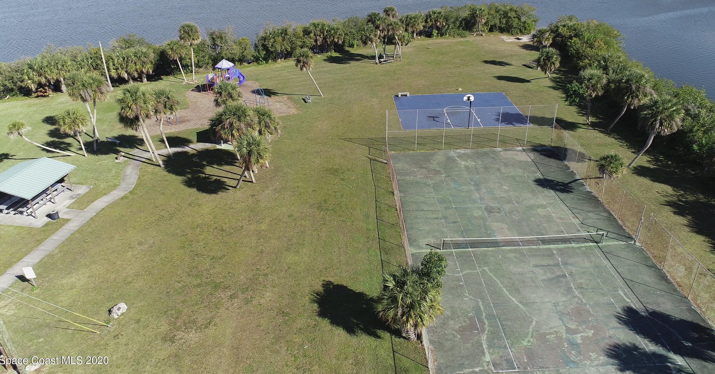 585 Paula Ave, Merritt Island FL 32953-6118 exterior