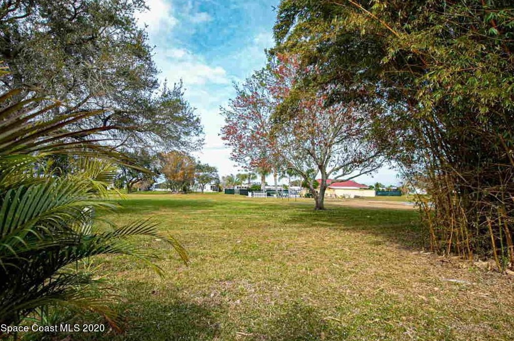 1082 Parkway Ln, Sebastian, FL 32976