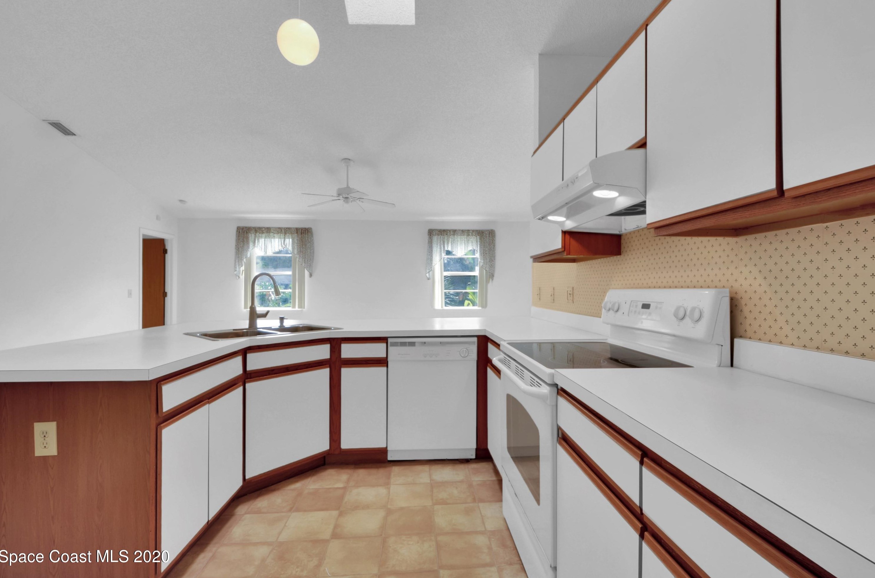 570 Balcom Ter, Melbourne, FL 32909-6557