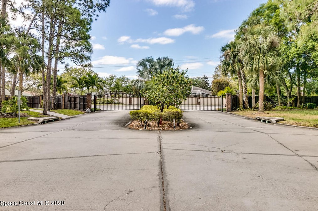 612 Saint Albans Ct, Melbourne, FL 32904-2019