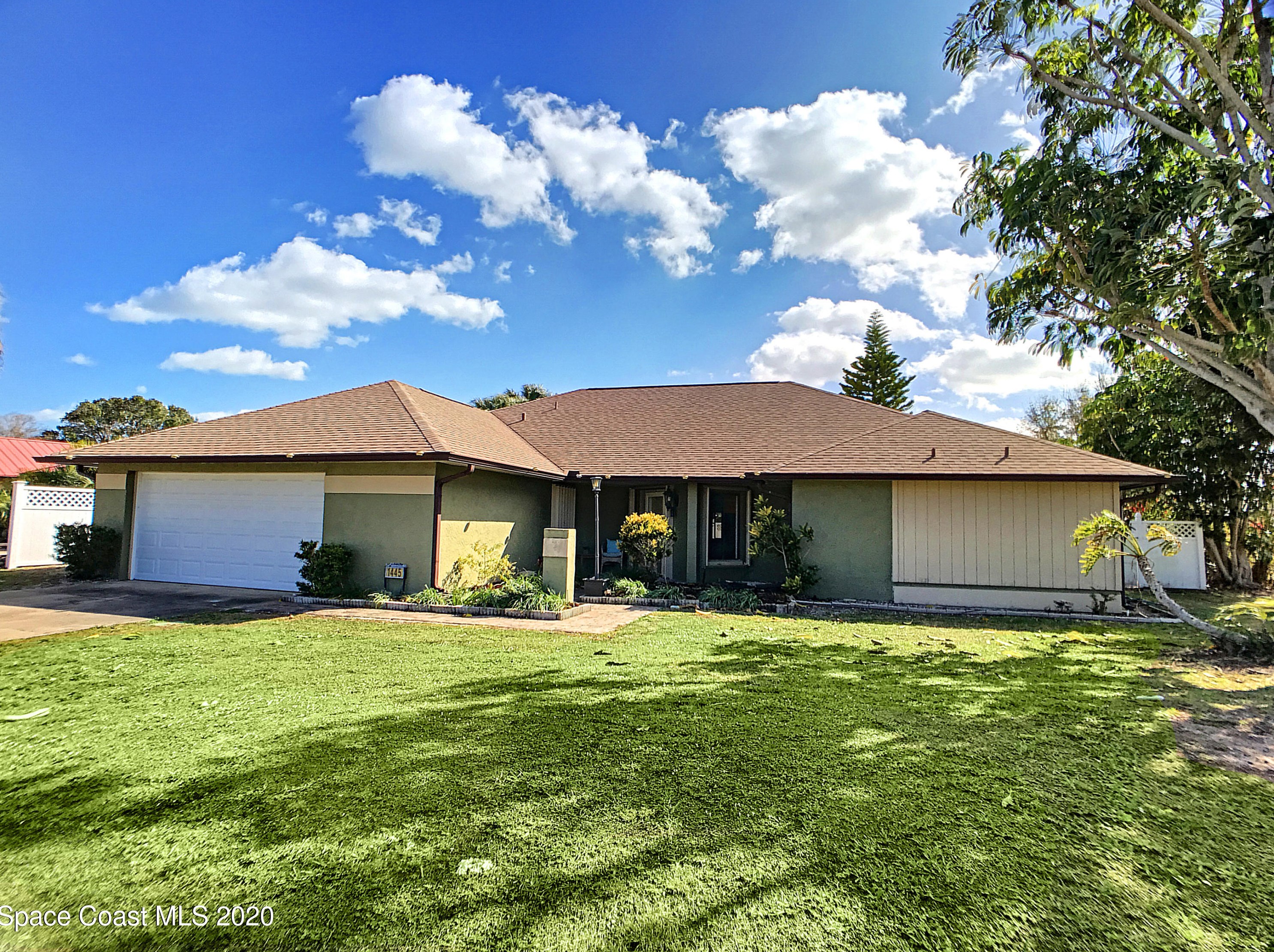 1445 Paradise Ct, Merritt Island, FL 32952-5560