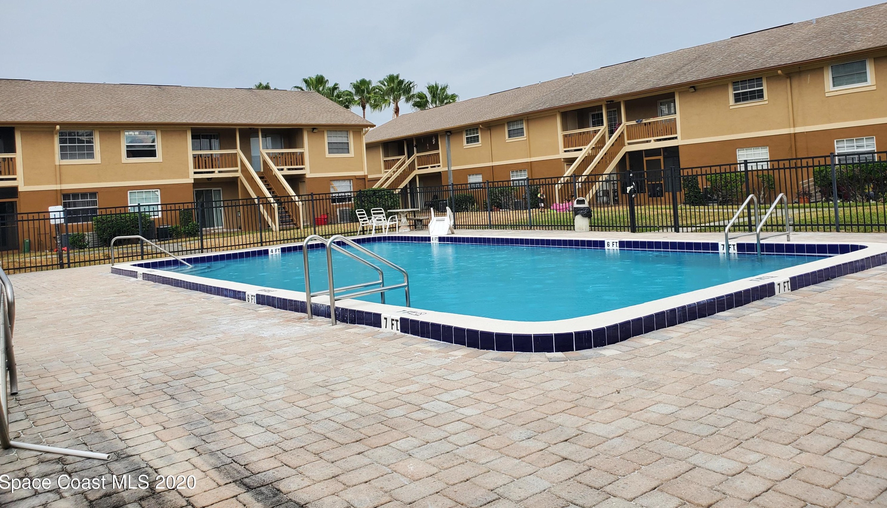 194 Berkshire Ln, Melbourne, FL 32935-3404