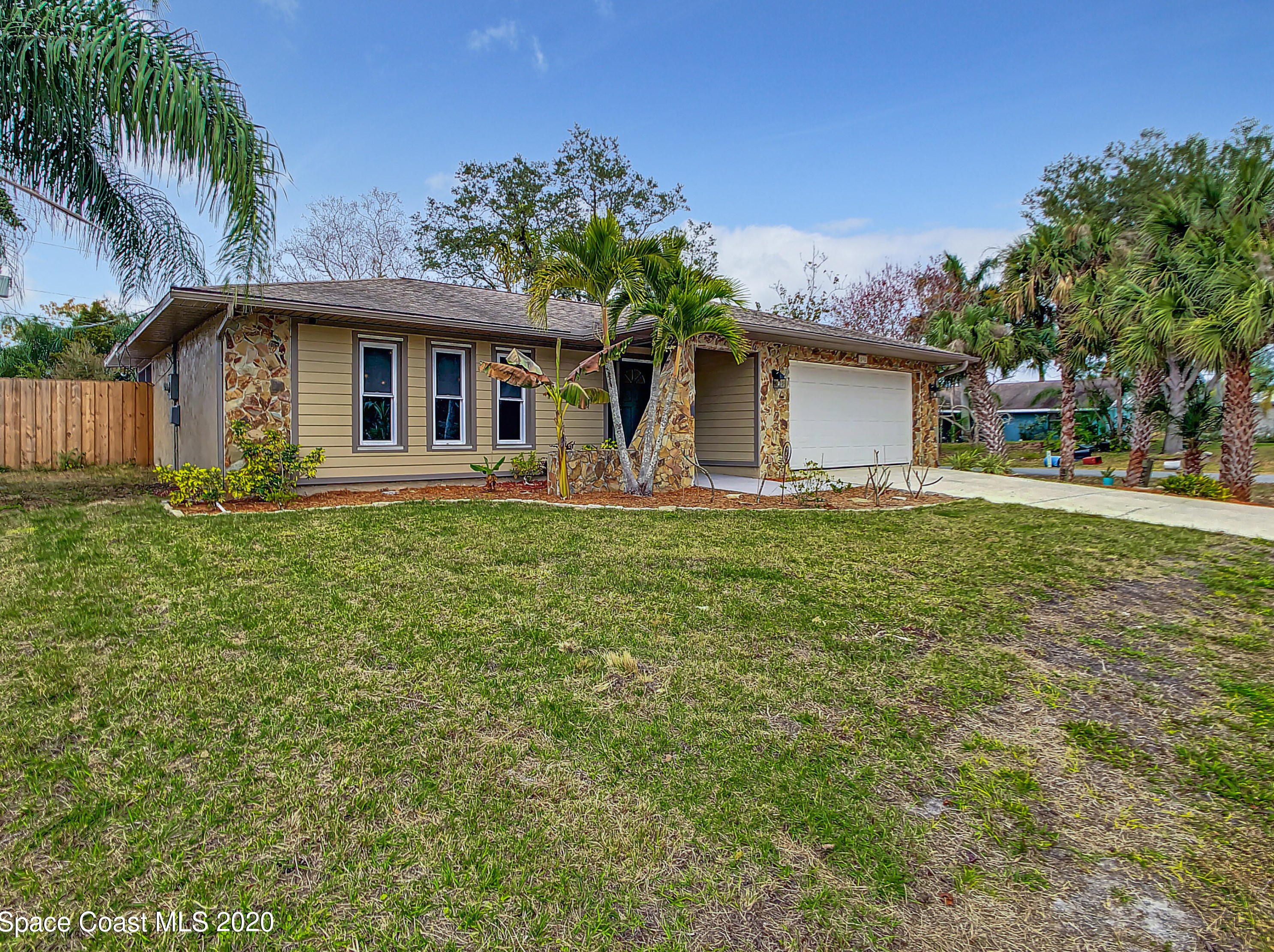 598 Minor Ave, Melbourne, FL 32907-2621
