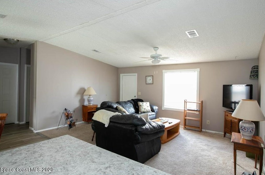 533 Longan Dr, Sebastian, FL 32976