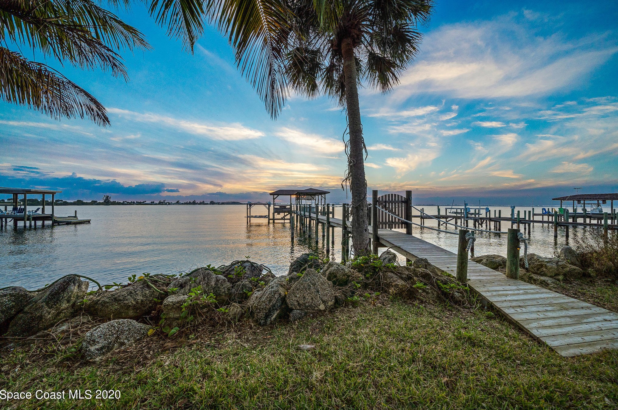 510 Riverside Dr, Melbourne, FL 32903-4253