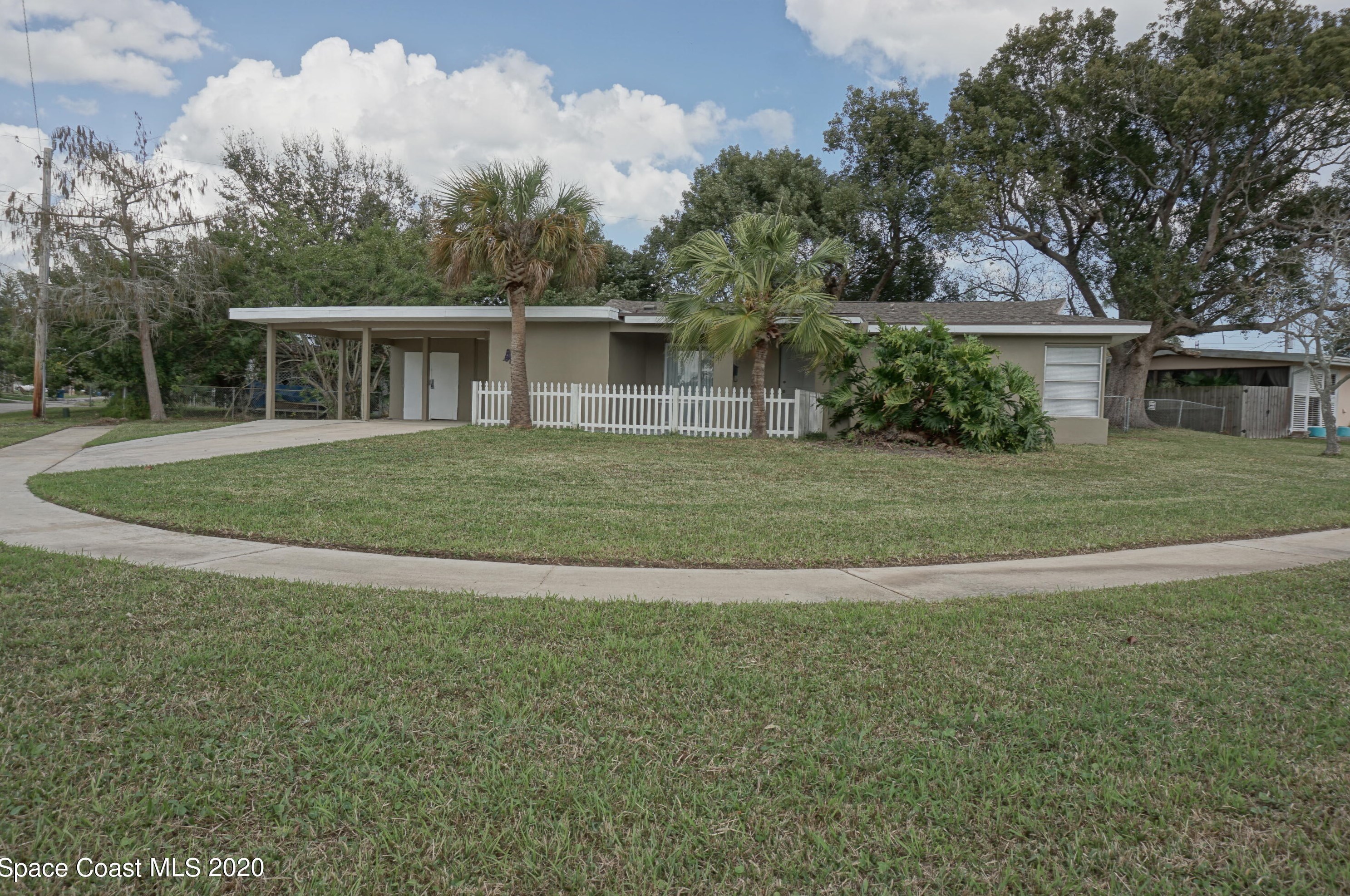 1084 Daytona Dr, Melbourne, FL 32905-4905