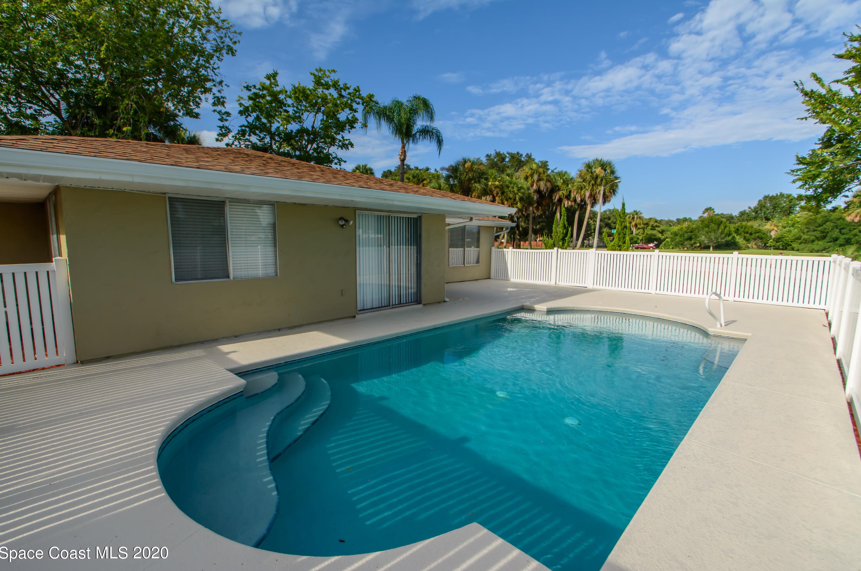 1196 Lynridge Ln, Melbourne, FL 32907-2253