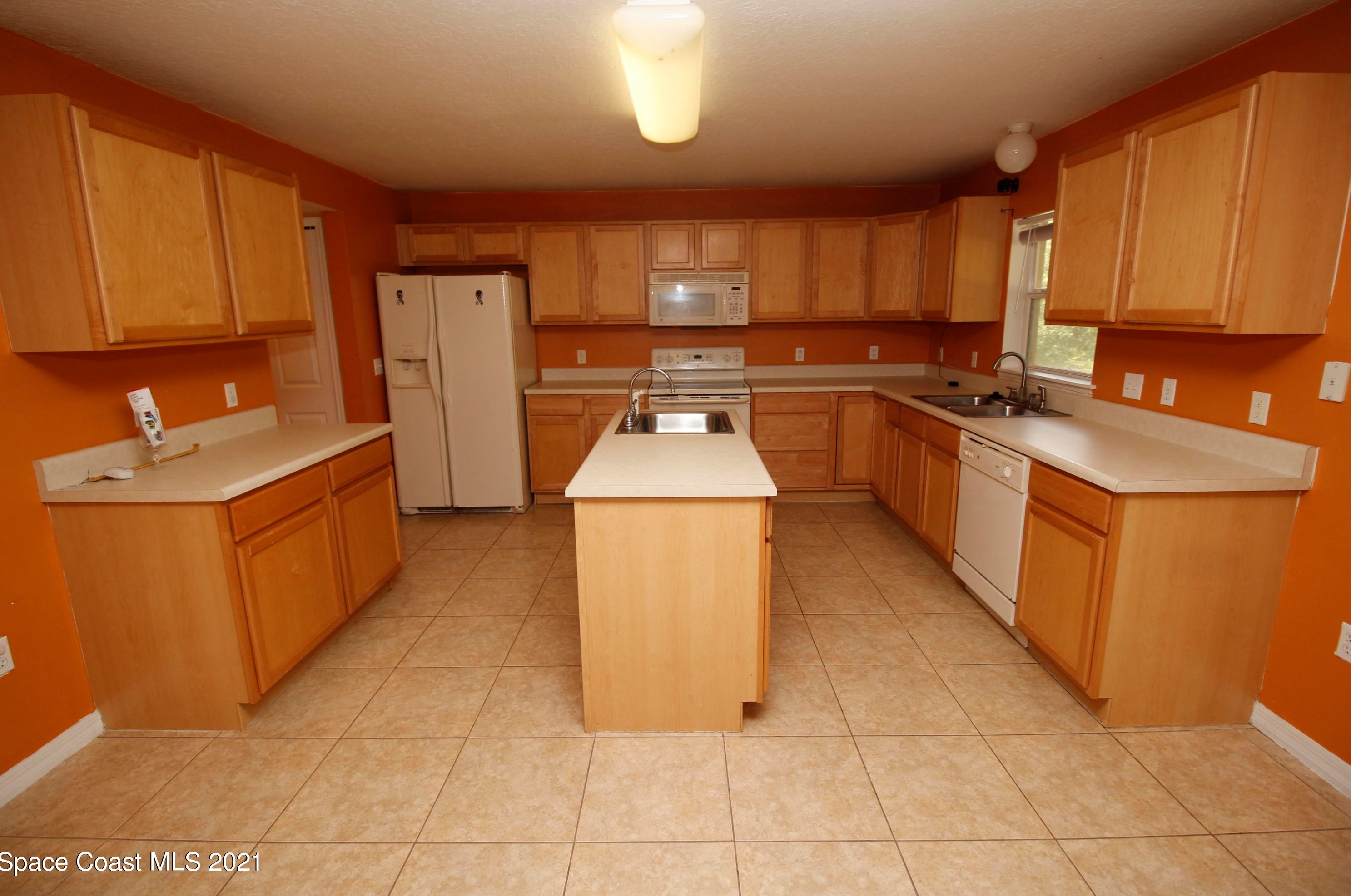 2218 Maeve Cir, Melbourne, FL 32904
