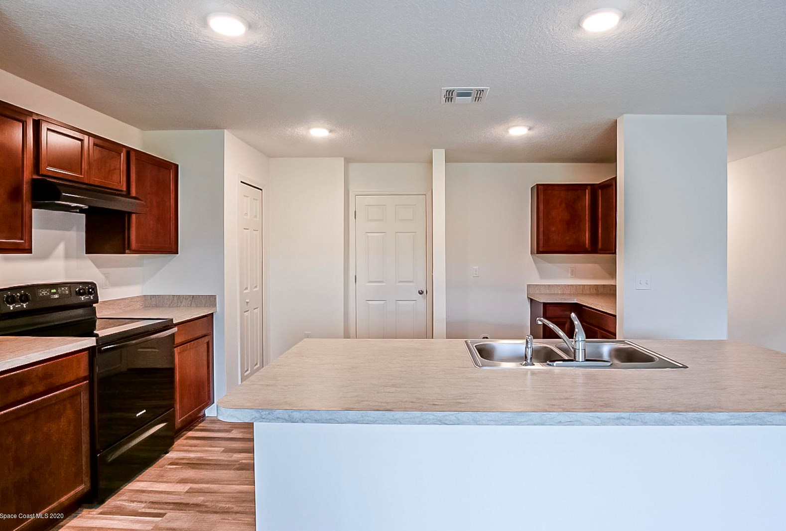 580 Osmosis Dr, Melbourne FL 32908-1440 exterior