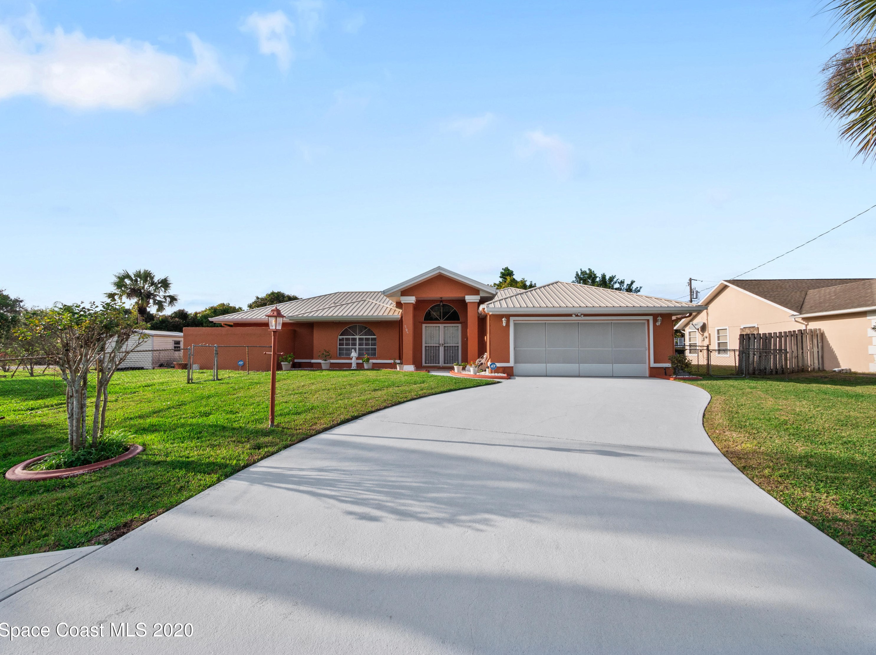705 Simon St, Melbourne, FL 32909-6574