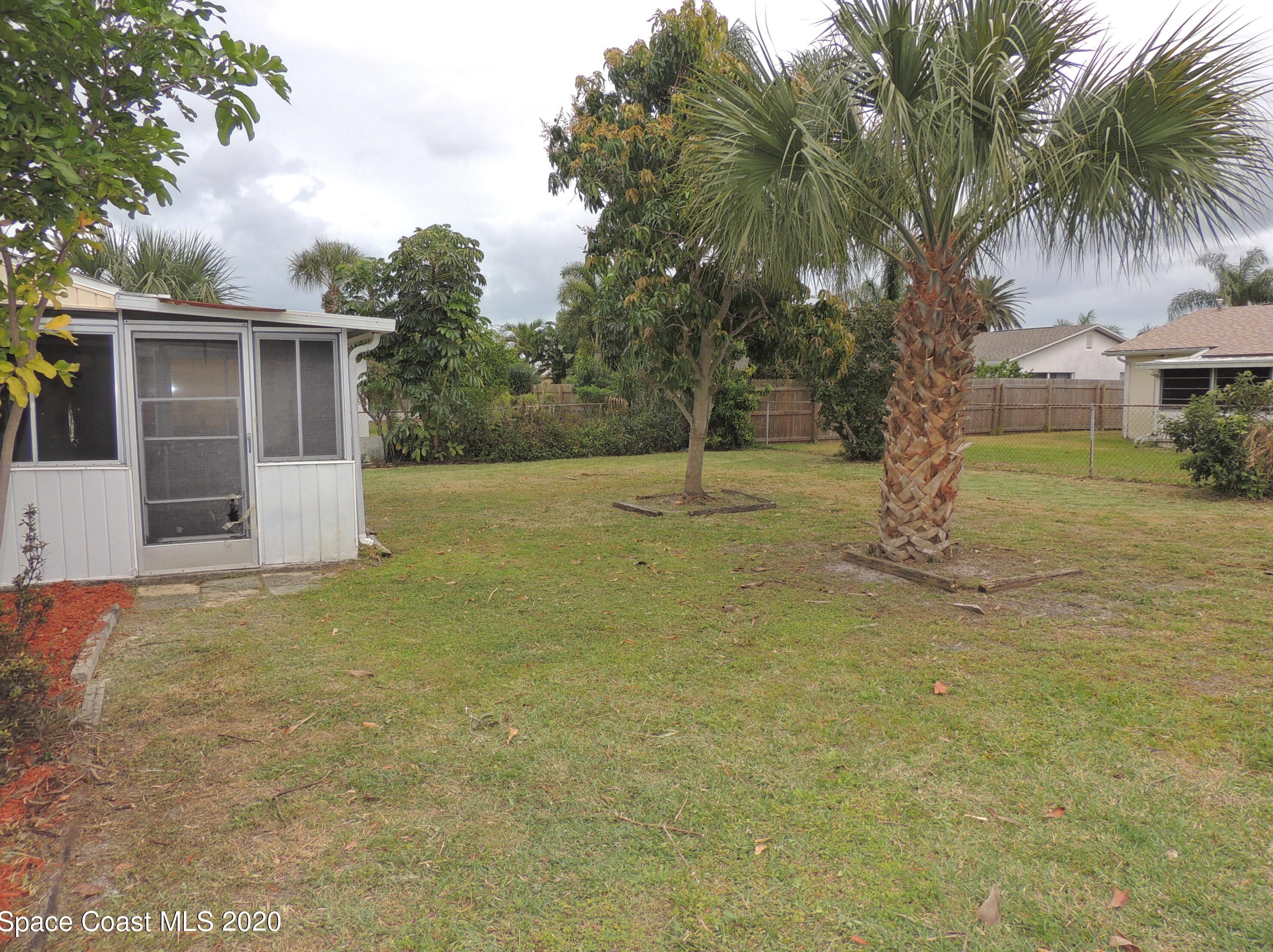 415 Caracas Dr, Merritt Island, FL 32953-3213