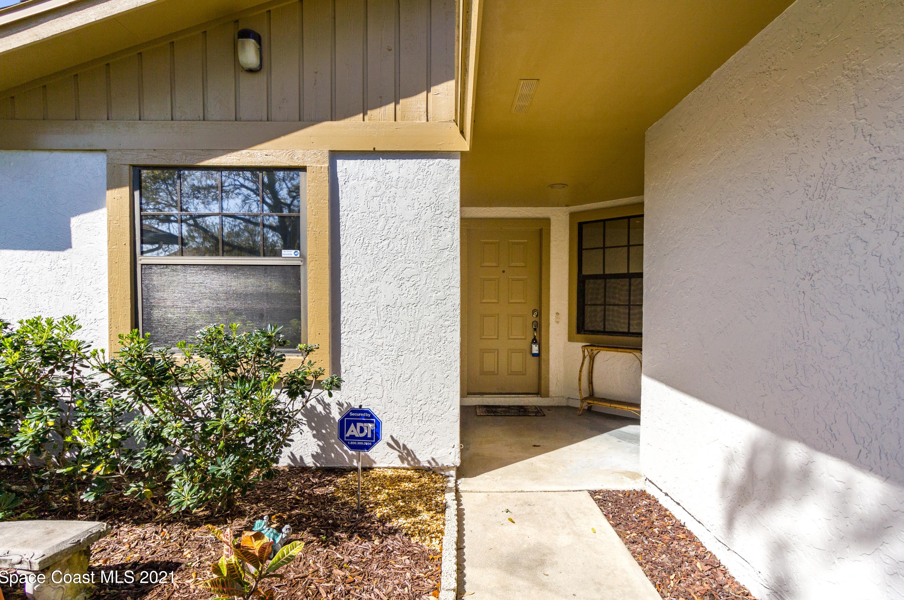 3566 Sparrow Ln, Melbourne, FL 32935-4777