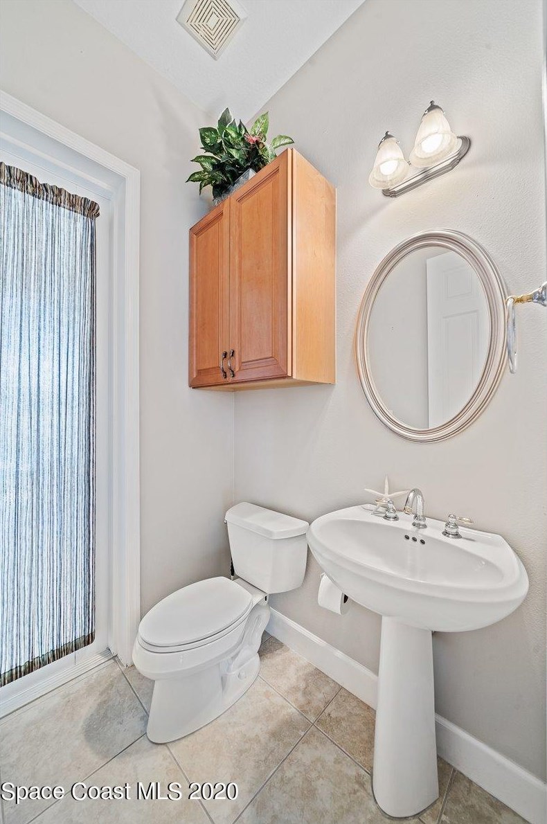 925 Chatsworth Dr, Melbourne FL  32940-2175 exterior