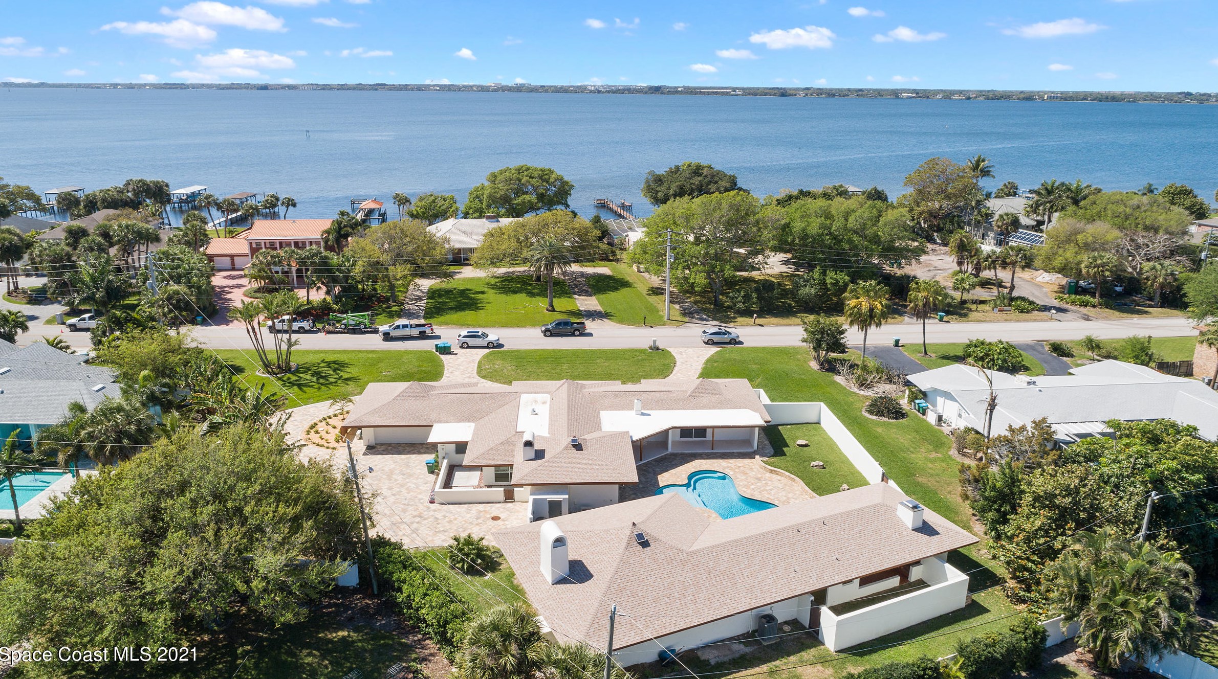 207 Riverside Dr, Melbourne, FL 32903-4248