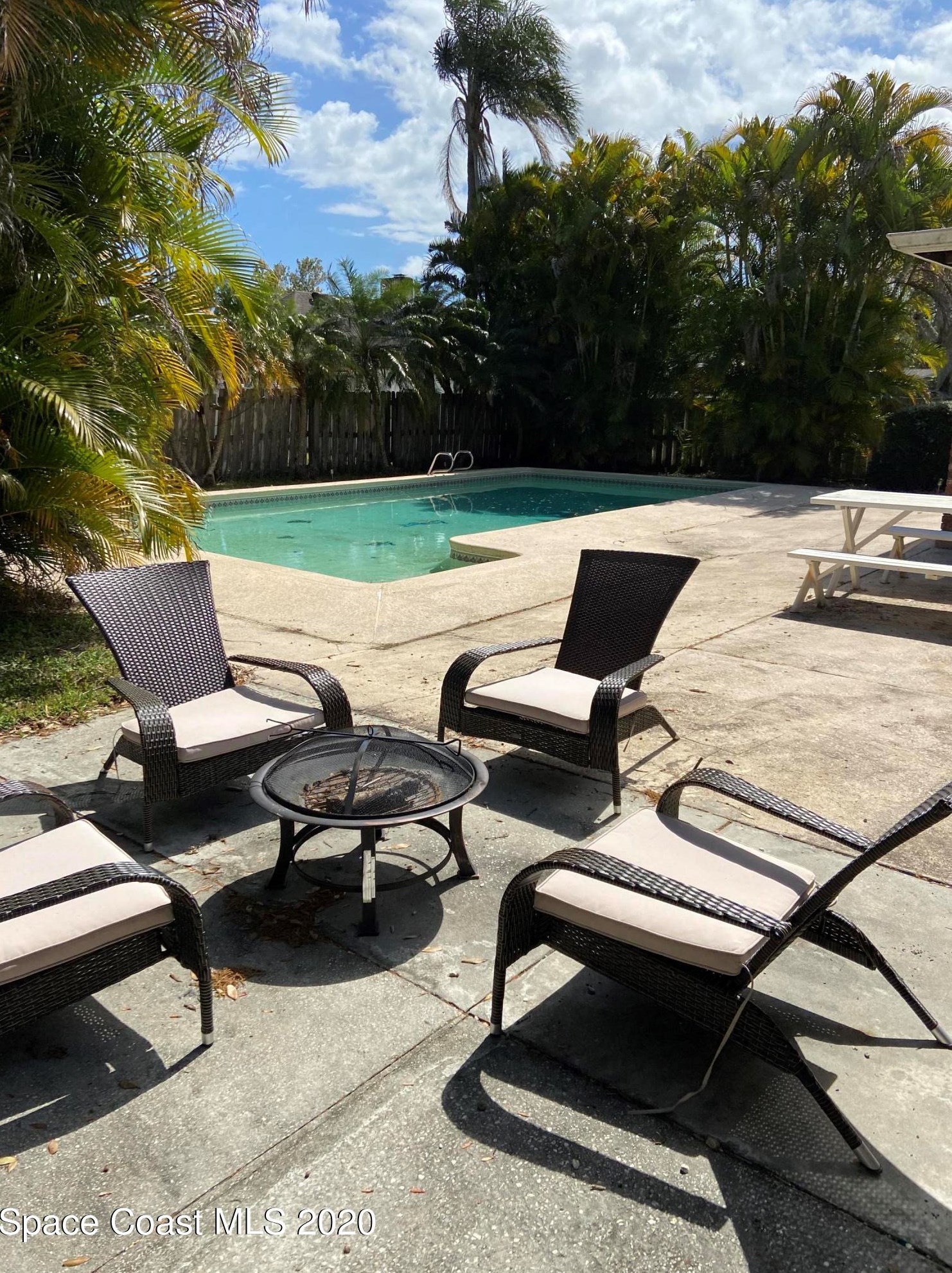 1237 Cimarron Cir, Melbourne, FL 32905-3927