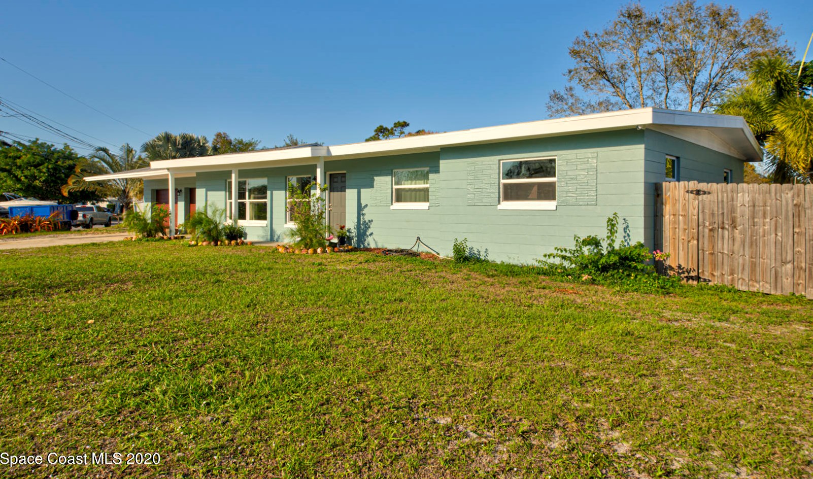 1437 Virginia Dr, Melbourne, FL 32935-5954
