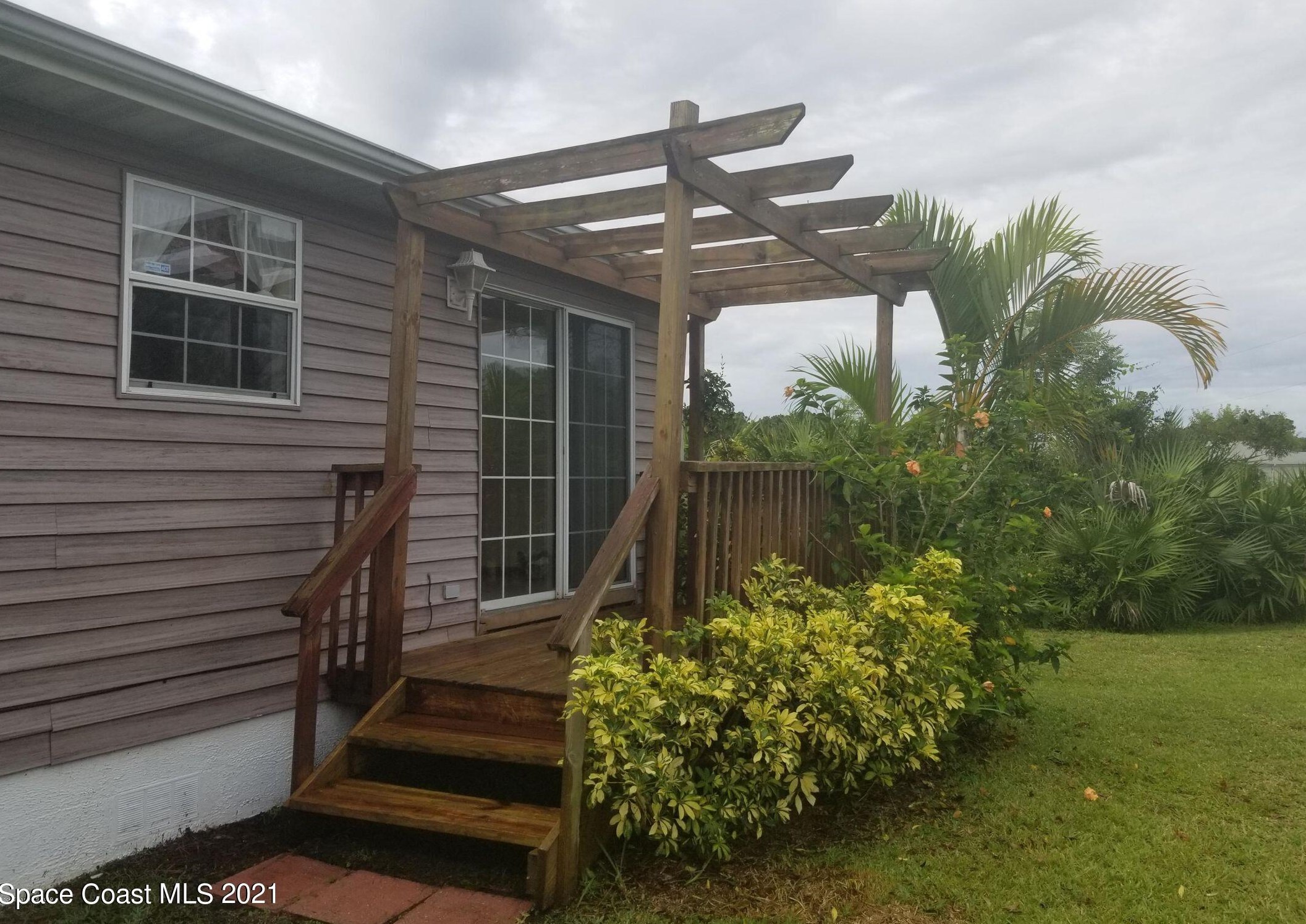 450 Thor Ave, Melbourne, FL 32909-3938