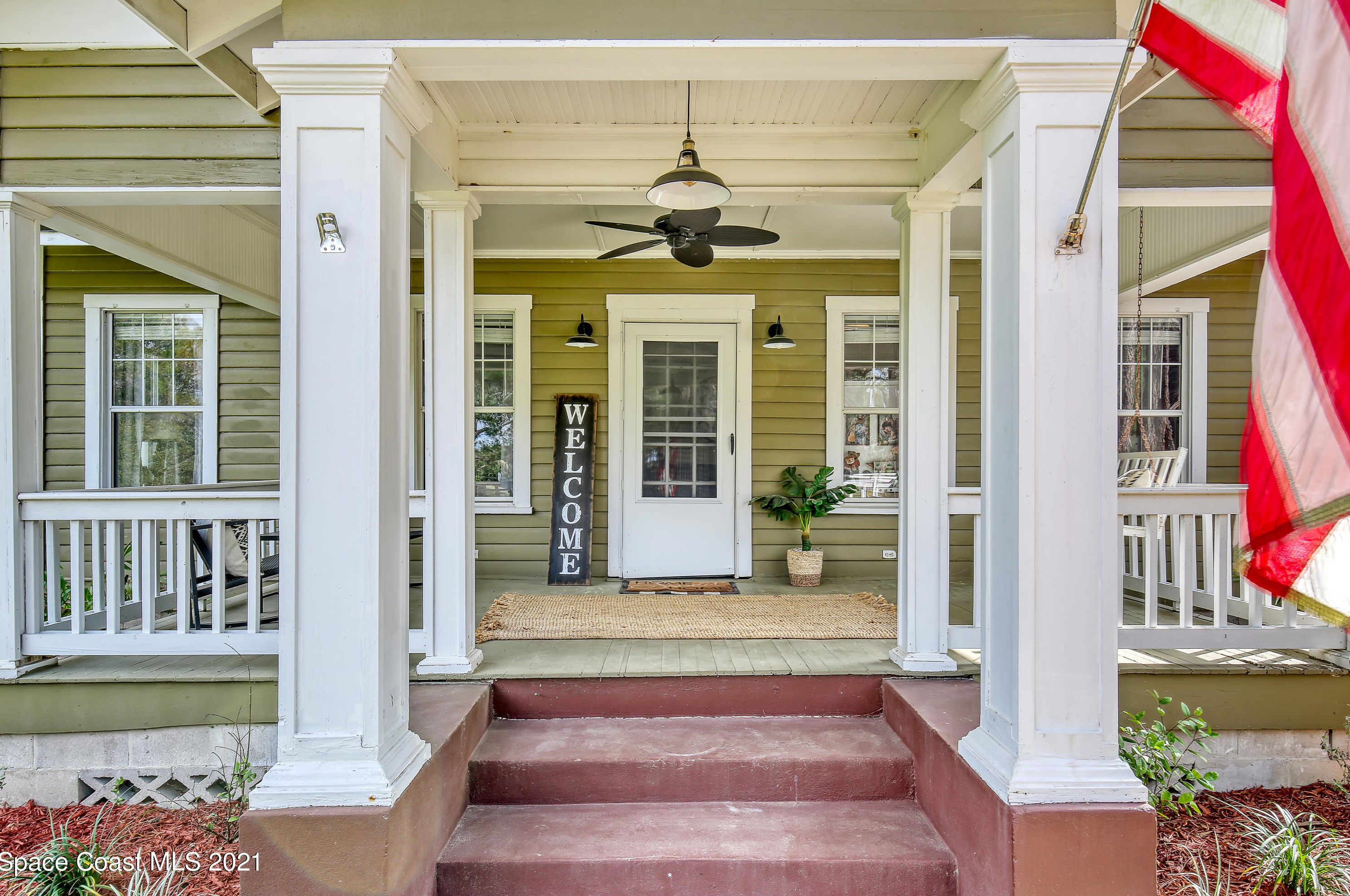 6105 Mangrove St, Mims, FL 32754
