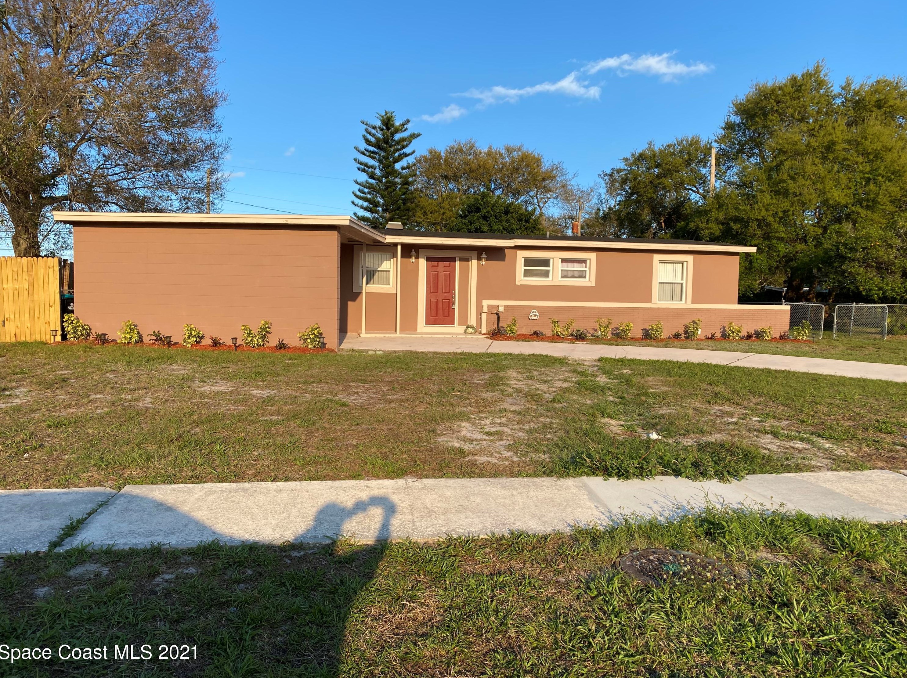 835 Canada St, Melbourne, FL 32905-5814