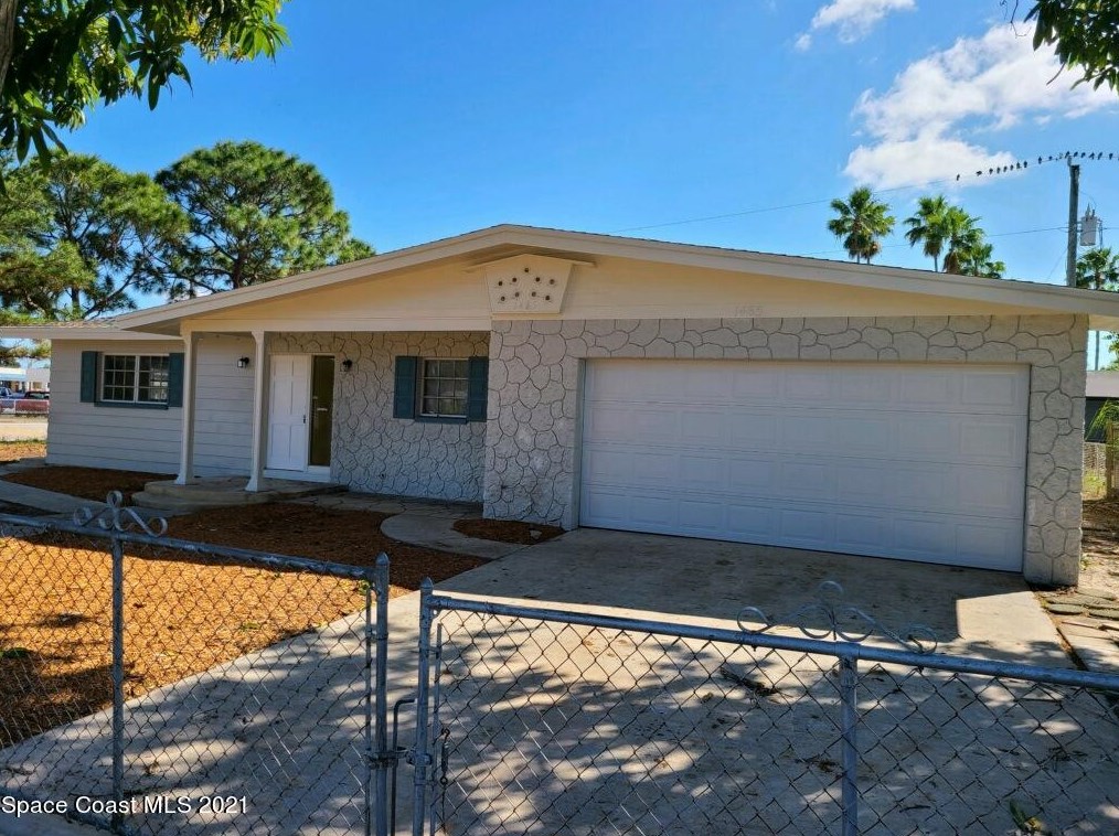 1300 Lester Ct, Merritt Island, FL 32952-4709