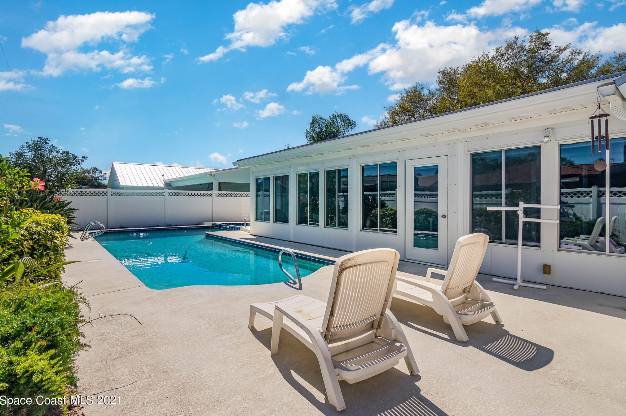 2645 Raintree Lake Cir, Merritt Island, FL 32953-2943