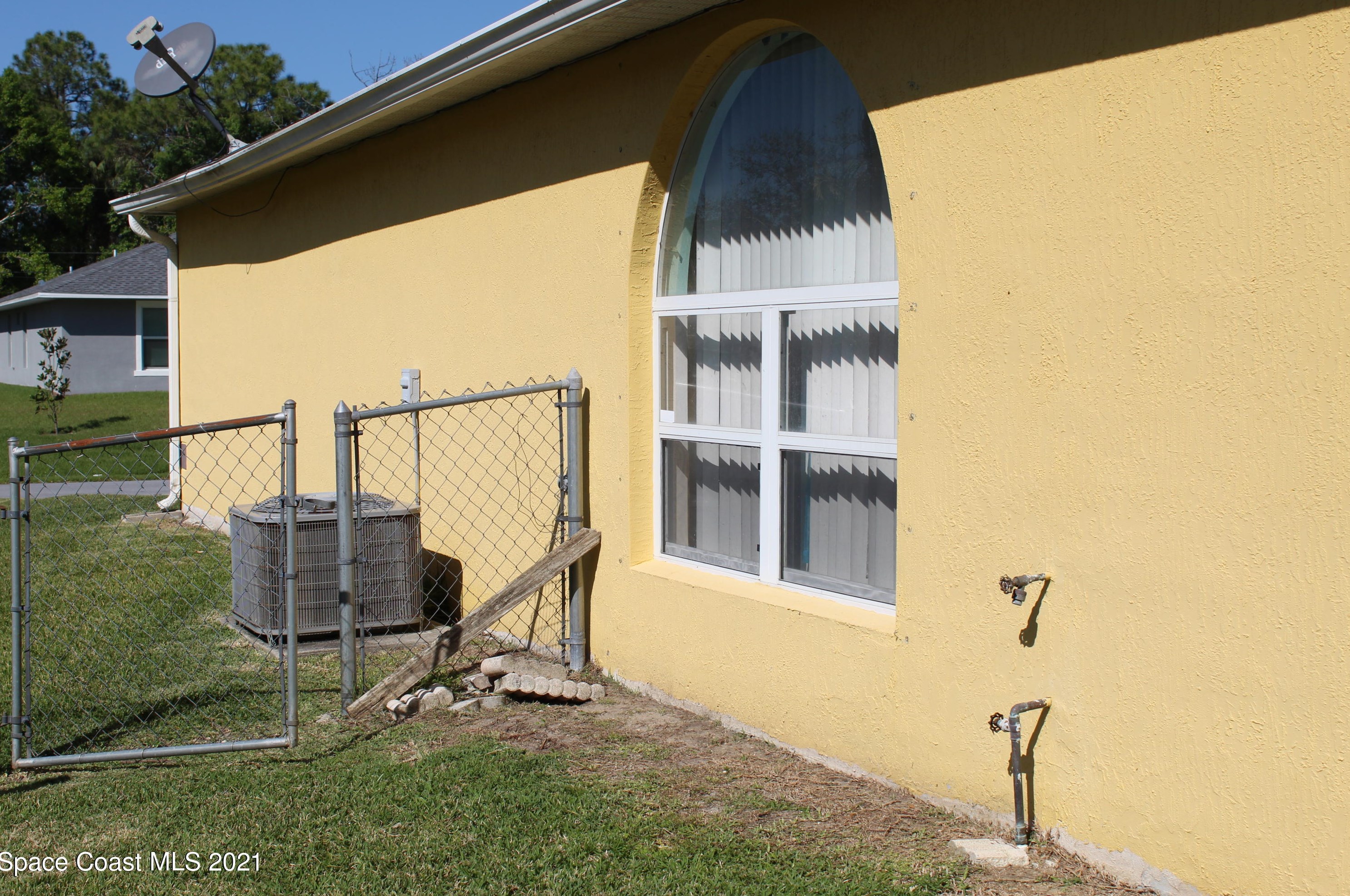 1526 Heartwellville St, Melbourne FL 32907-7062 exterior