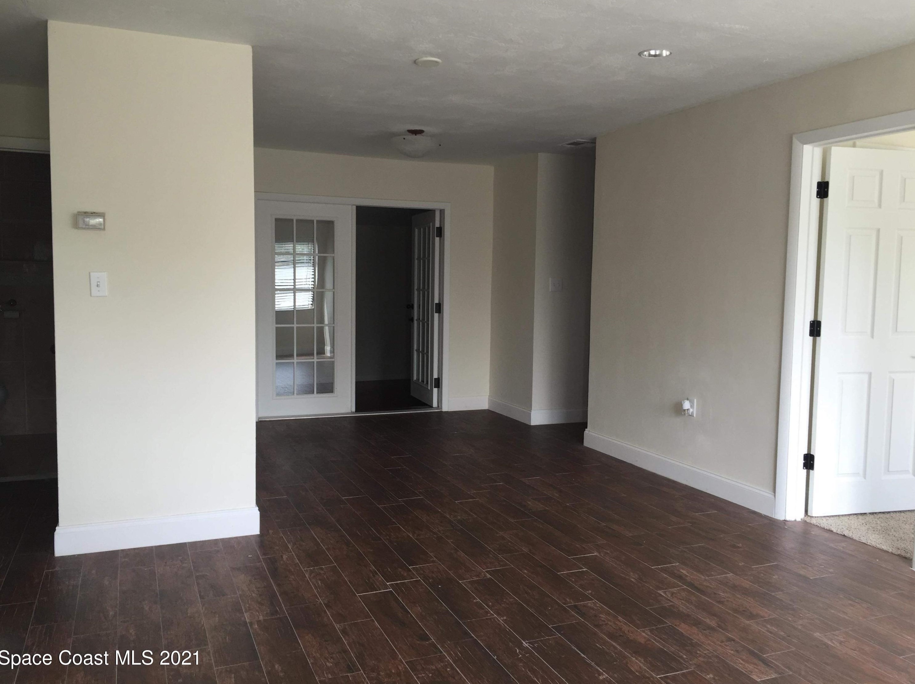 1165 King St, Merritt Island, FL 32953-4542