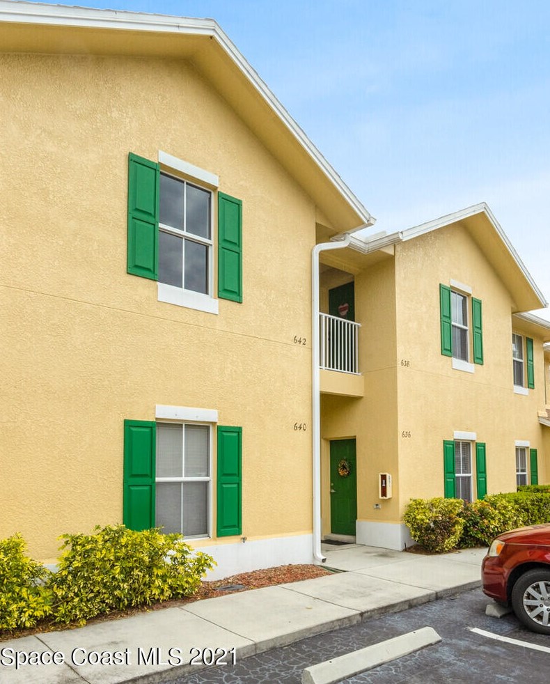 638 Cedar Side Cir, Melbourne, FL 32905-5033