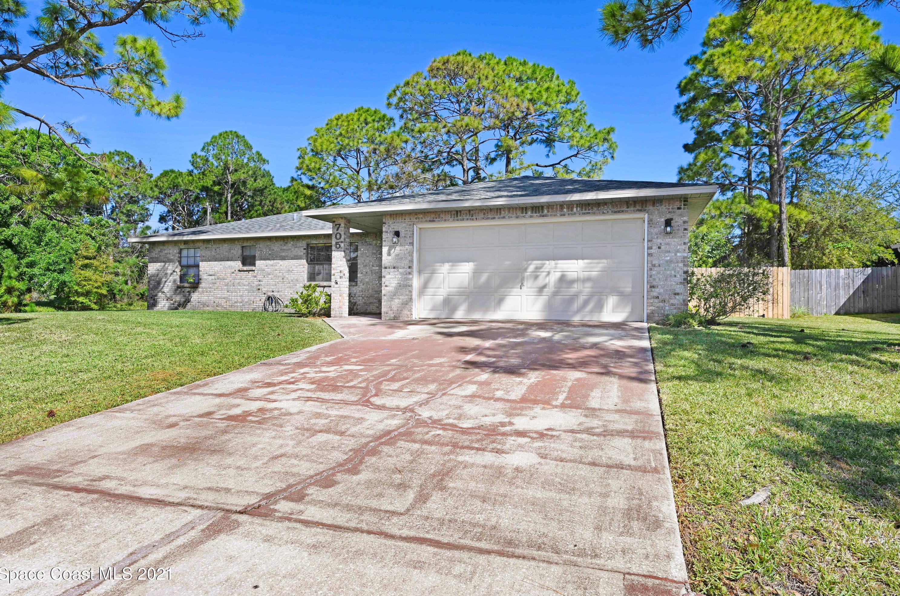 705 Altona St, Melbourne, FL 32907-8241