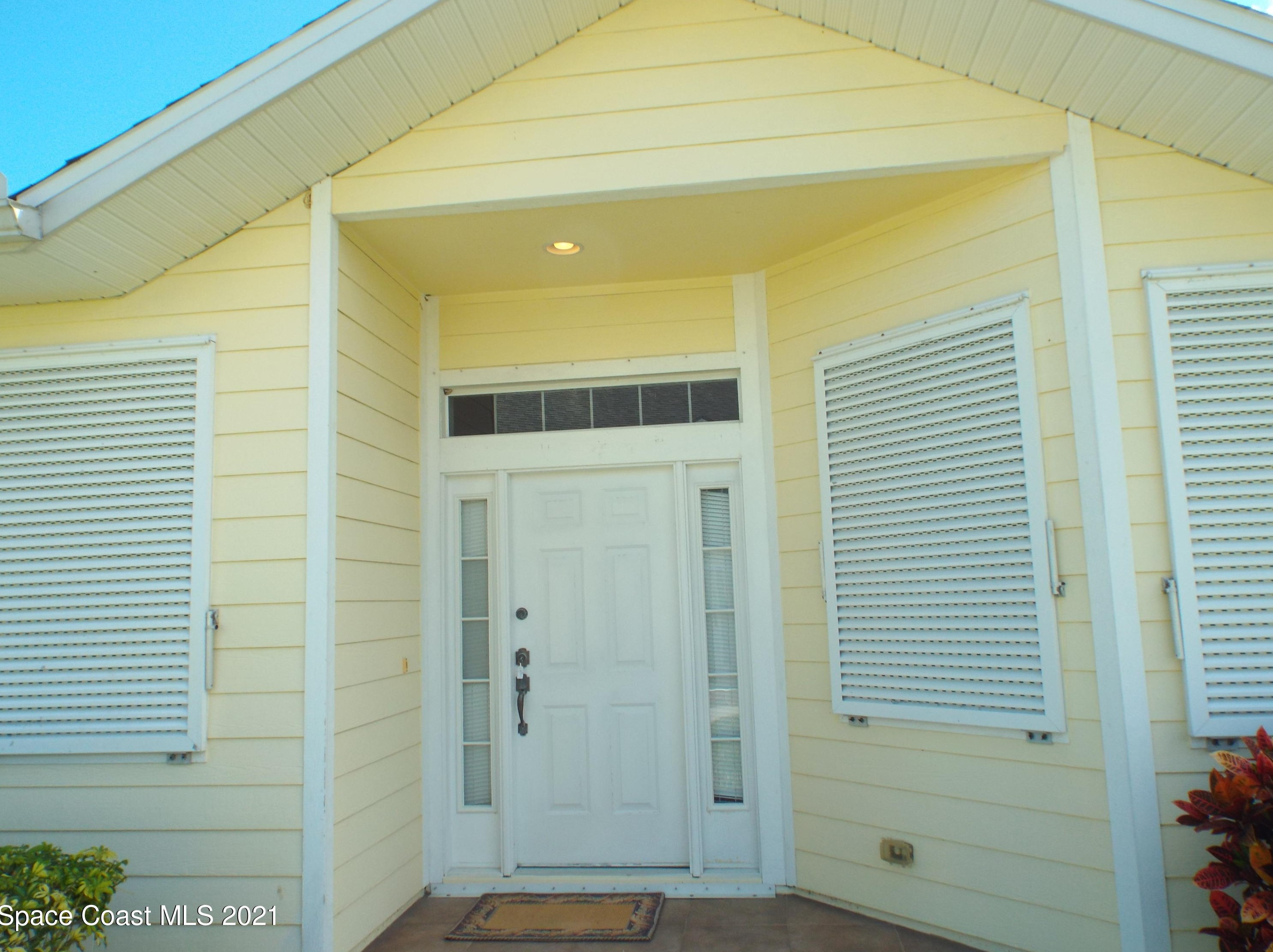 1076 Eleuthera Dr, Melbourne, FL 32905-4400