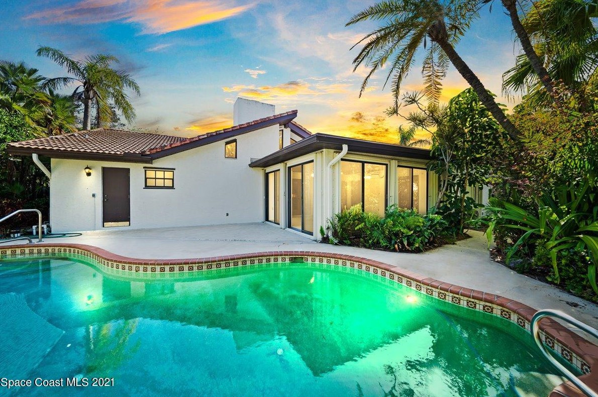 458 Rio Casa Dr, Melbourne FL 32903-3704 exterior