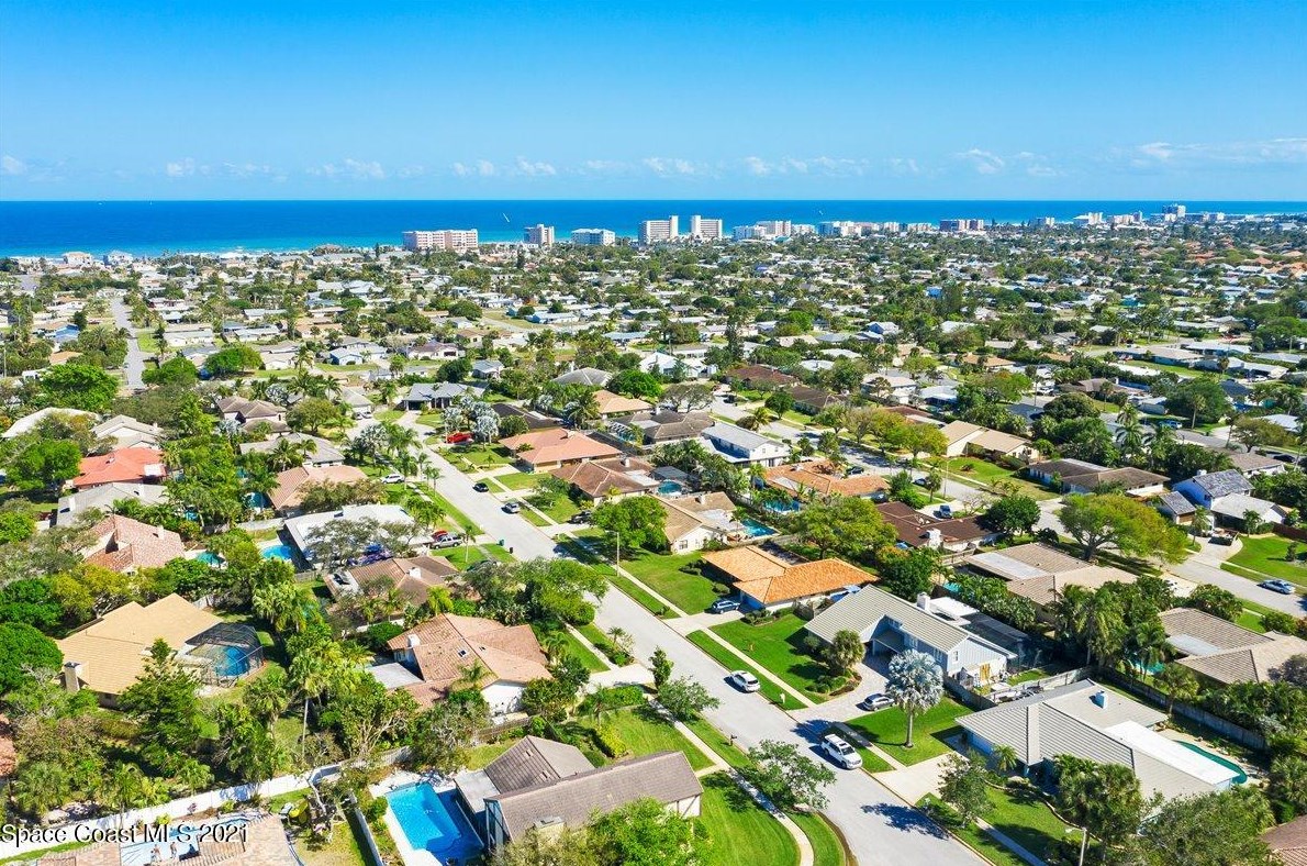 458 Rio Casa Dr, Melbourne FL 32903-3704 exterior