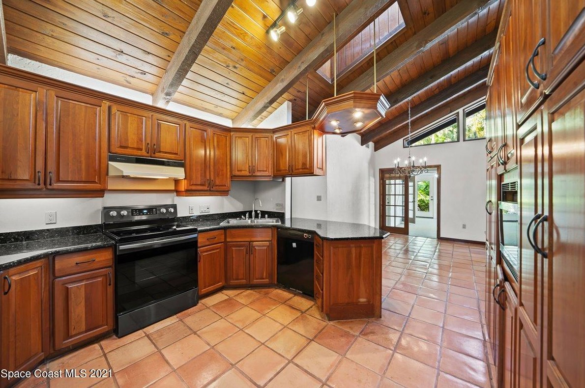 458 Rio Casa Dr, Melbourne FL 32903-3704 exterior