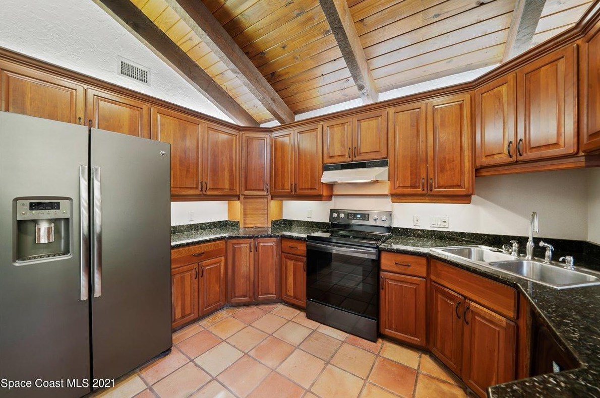 458 Rio Casa Dr, Melbourne FL 32903-3704 exterior