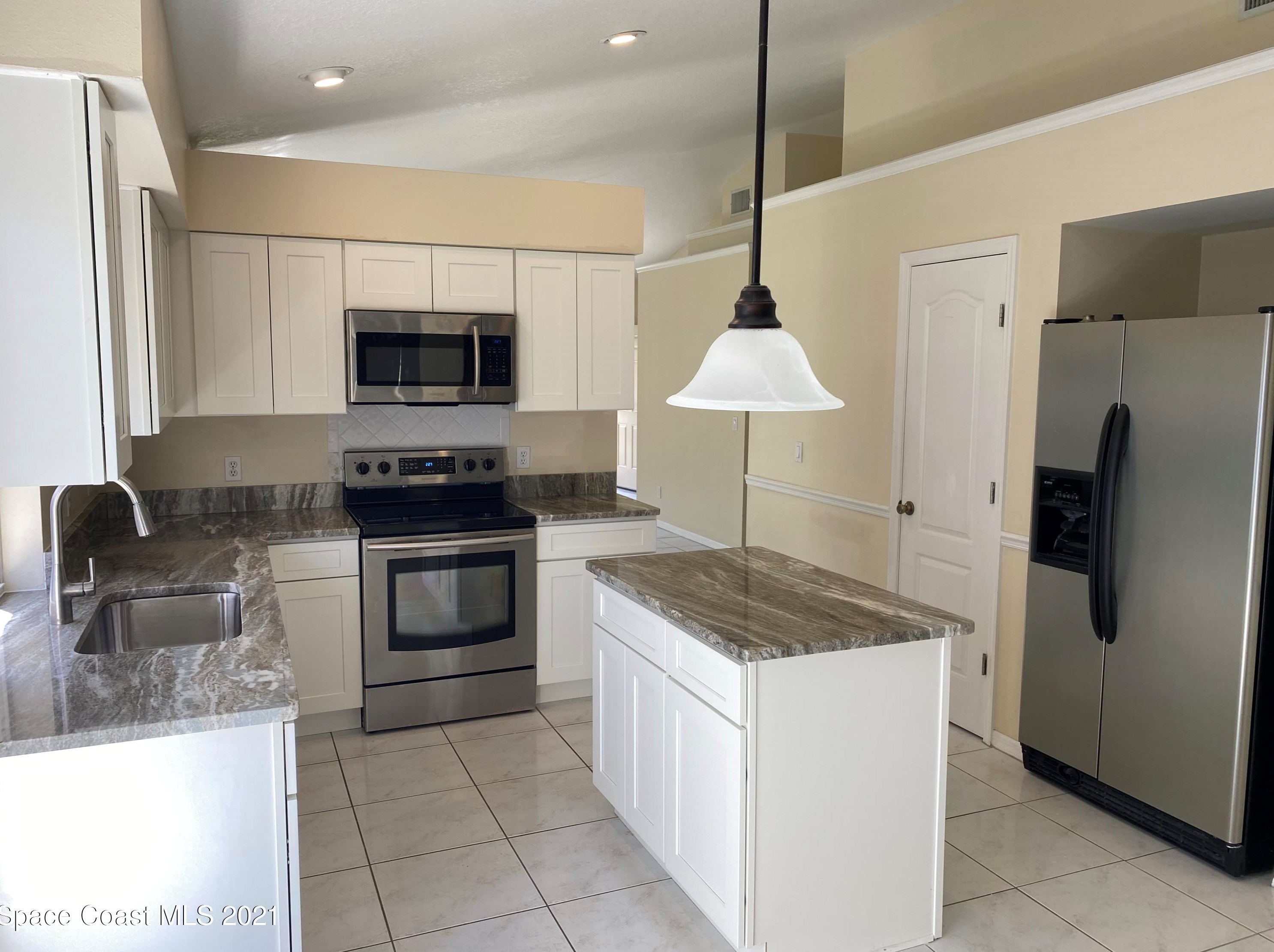 625 Ashbury Ave, Melbourne FL 32940-6402 exterior