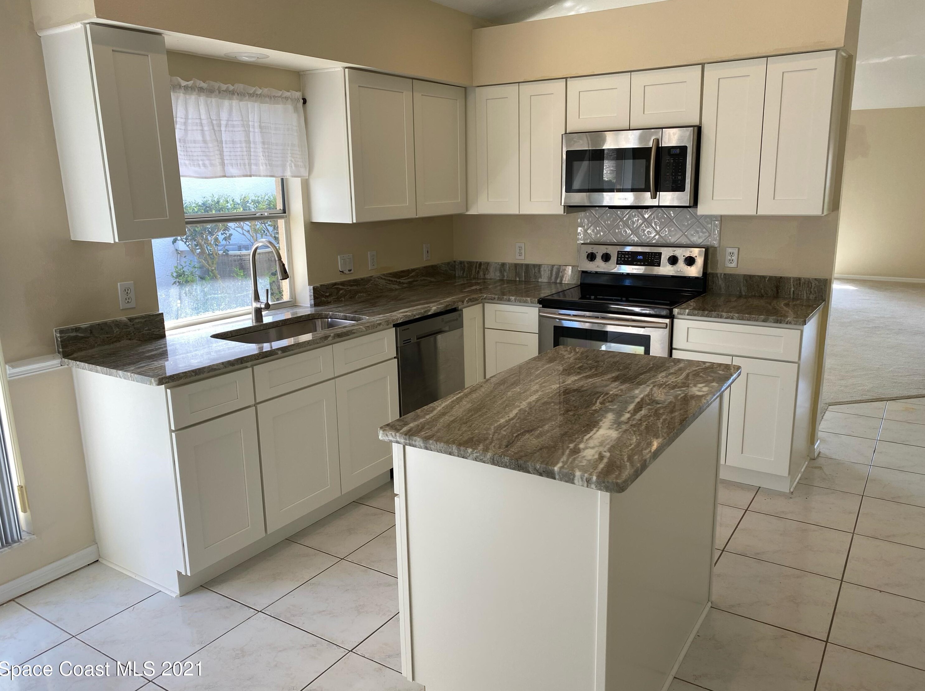 625 Ashbury Ave, Melbourne FL 32940-6402 exterior