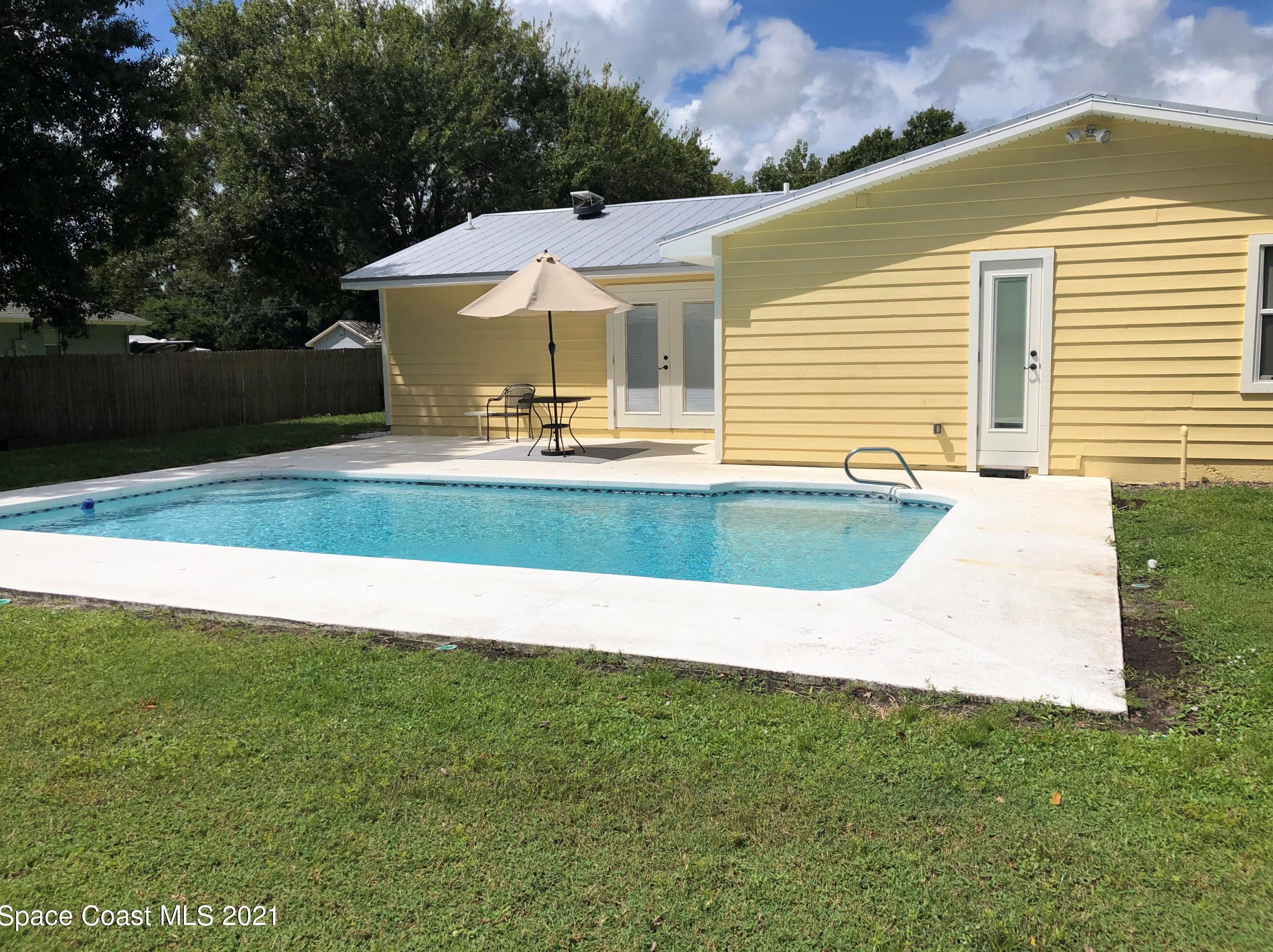 2015 Knotty Pine Rd, Melbourne, FL 32904-4861