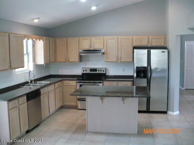 1800 Woodberry Cir, Melbourne, FL 32935-4715