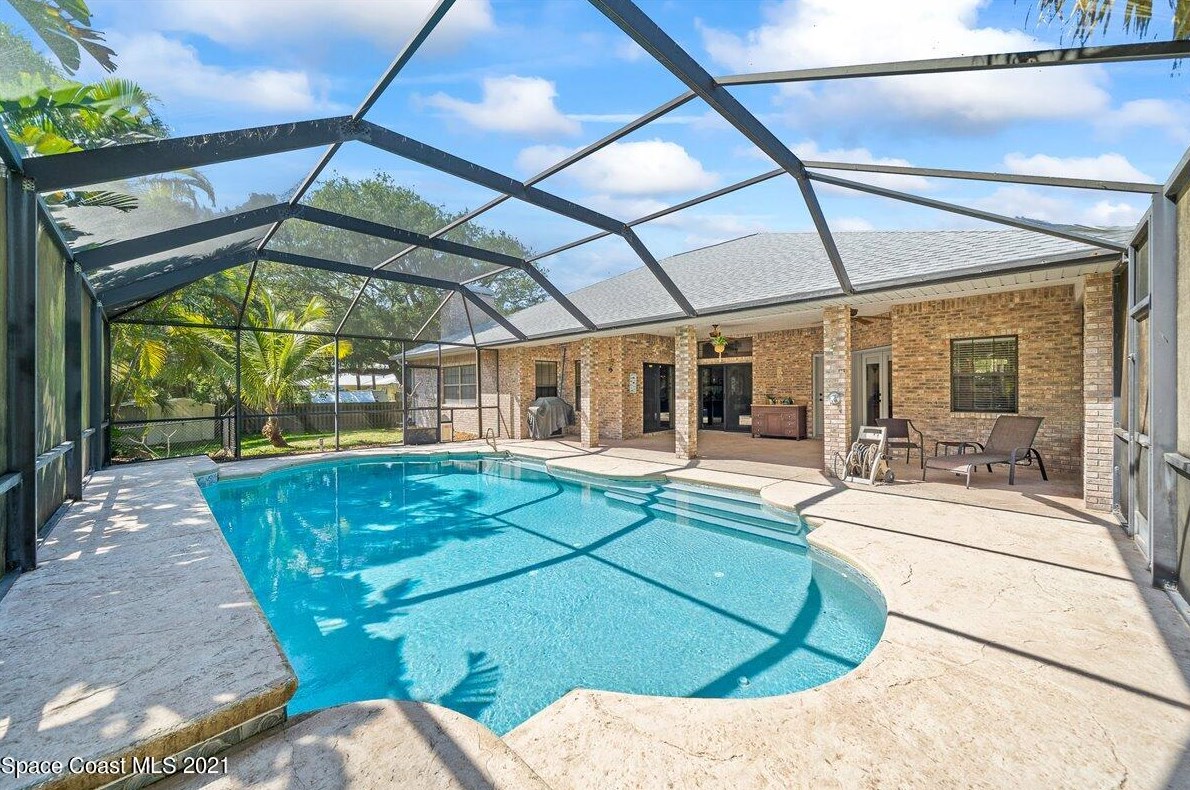 325 Indian Mound Dr, Melbourne, FL 32951-3332