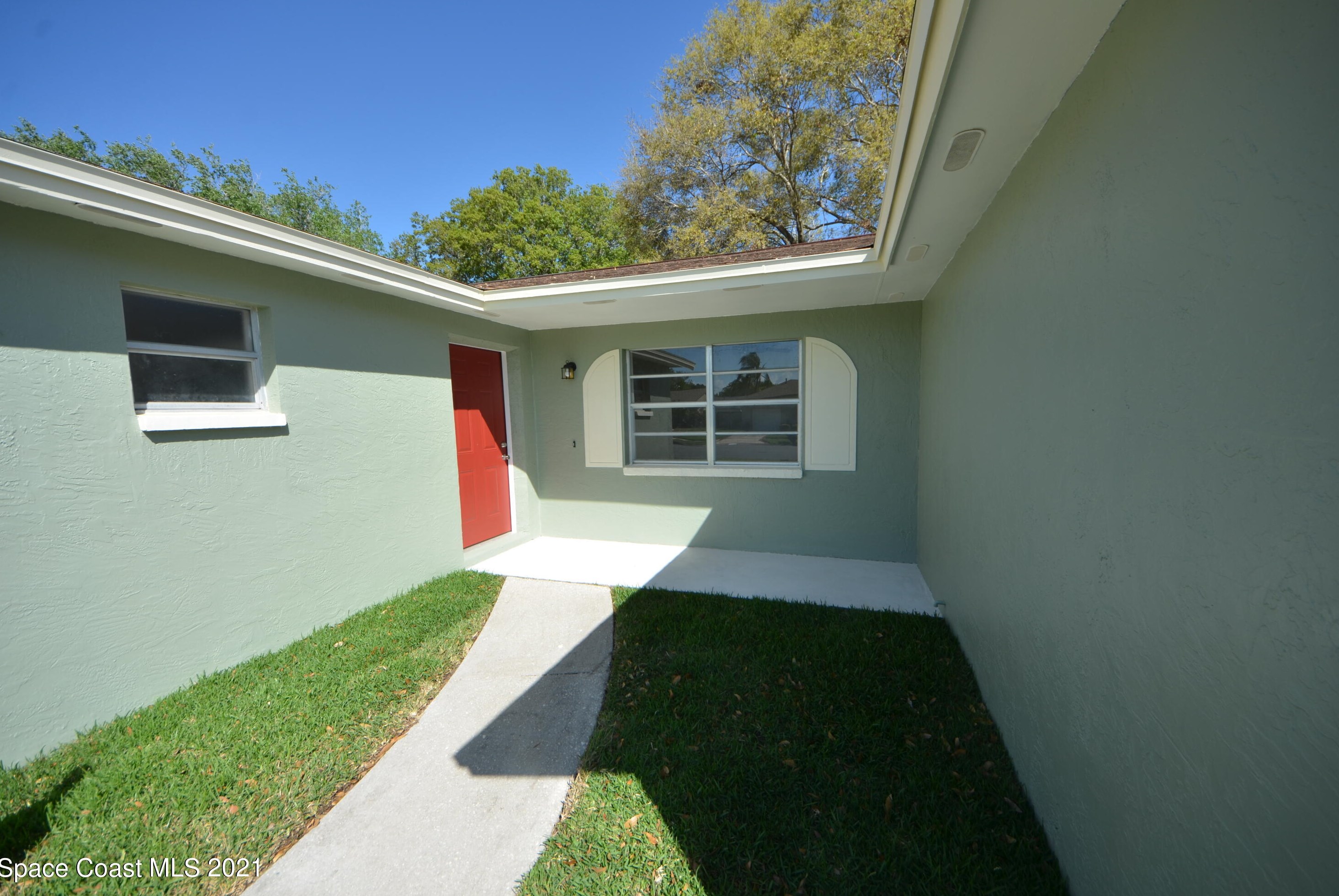 1916 Player Cir, Melbourne, FL 32935-4415