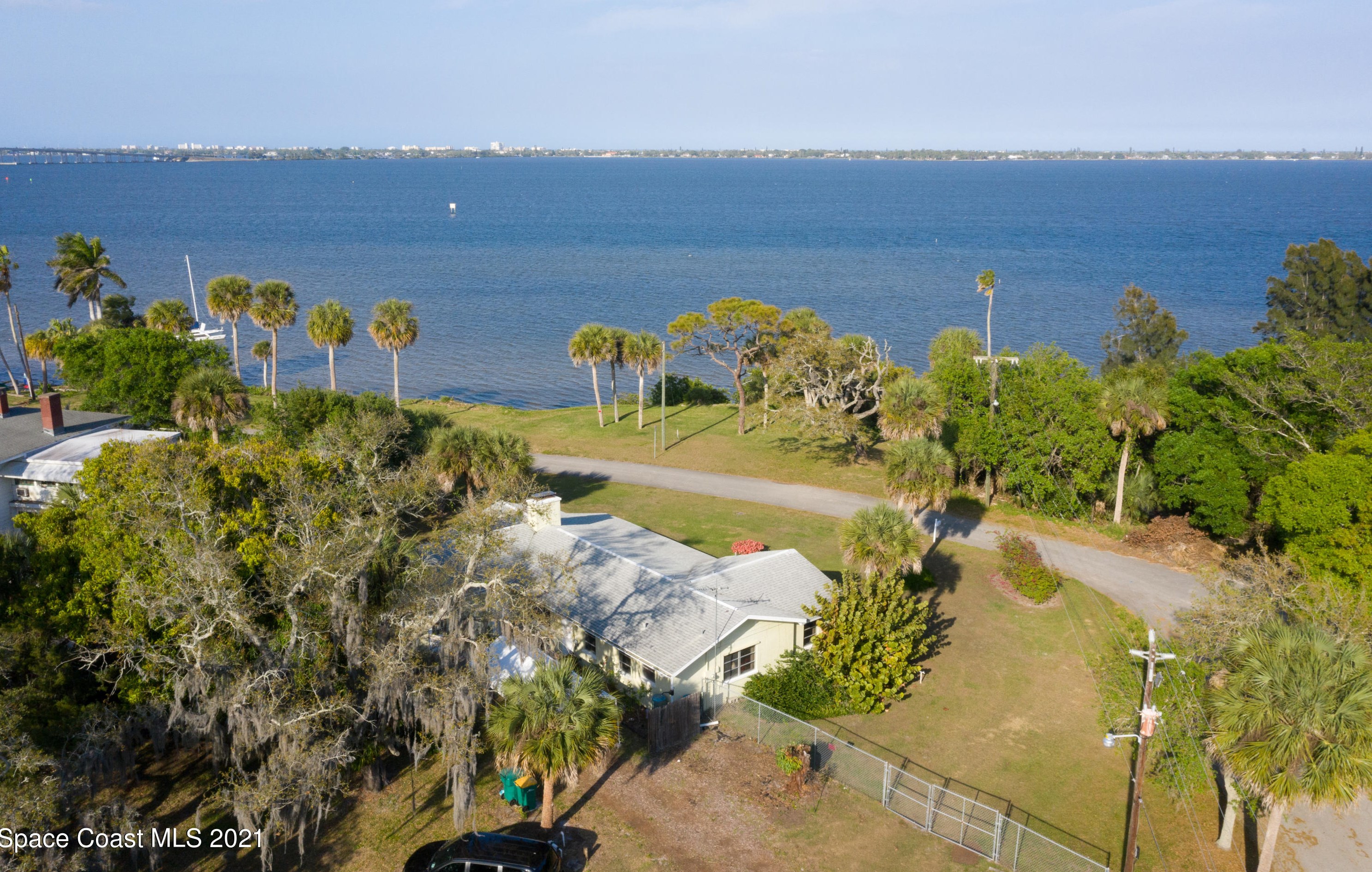 2722 Riverview Dr, Melbourne, FL 32901-7357