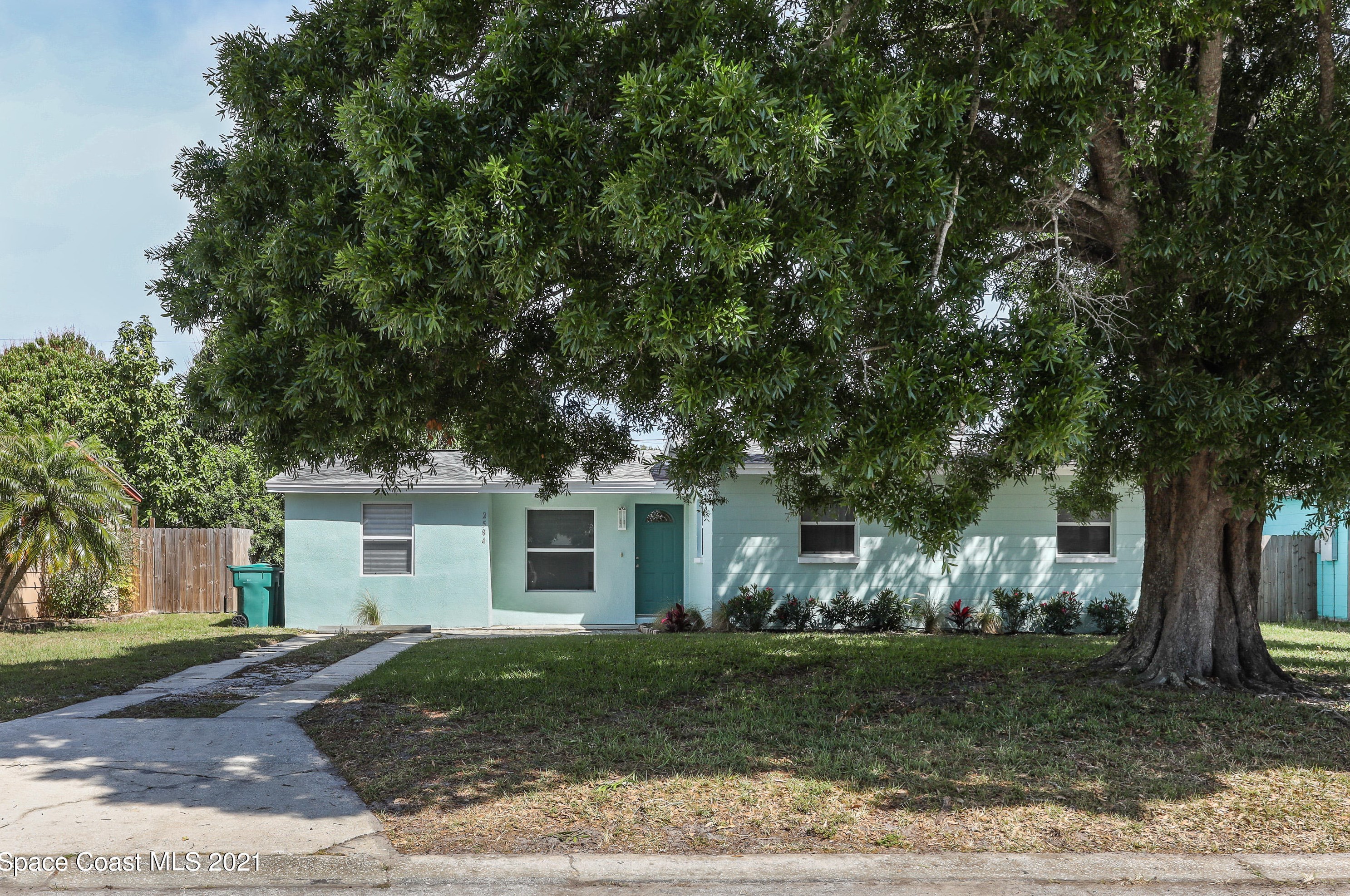 2584 Hereford Rd, Melbourne, FL 32935-2927