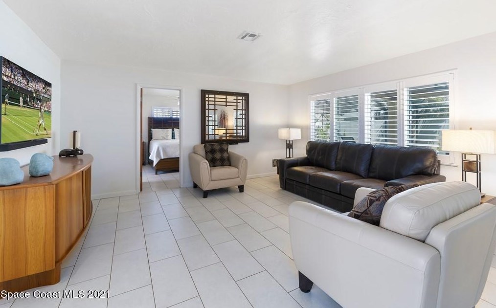 707 Palm Ave, Melbourne, FL 32903-3136