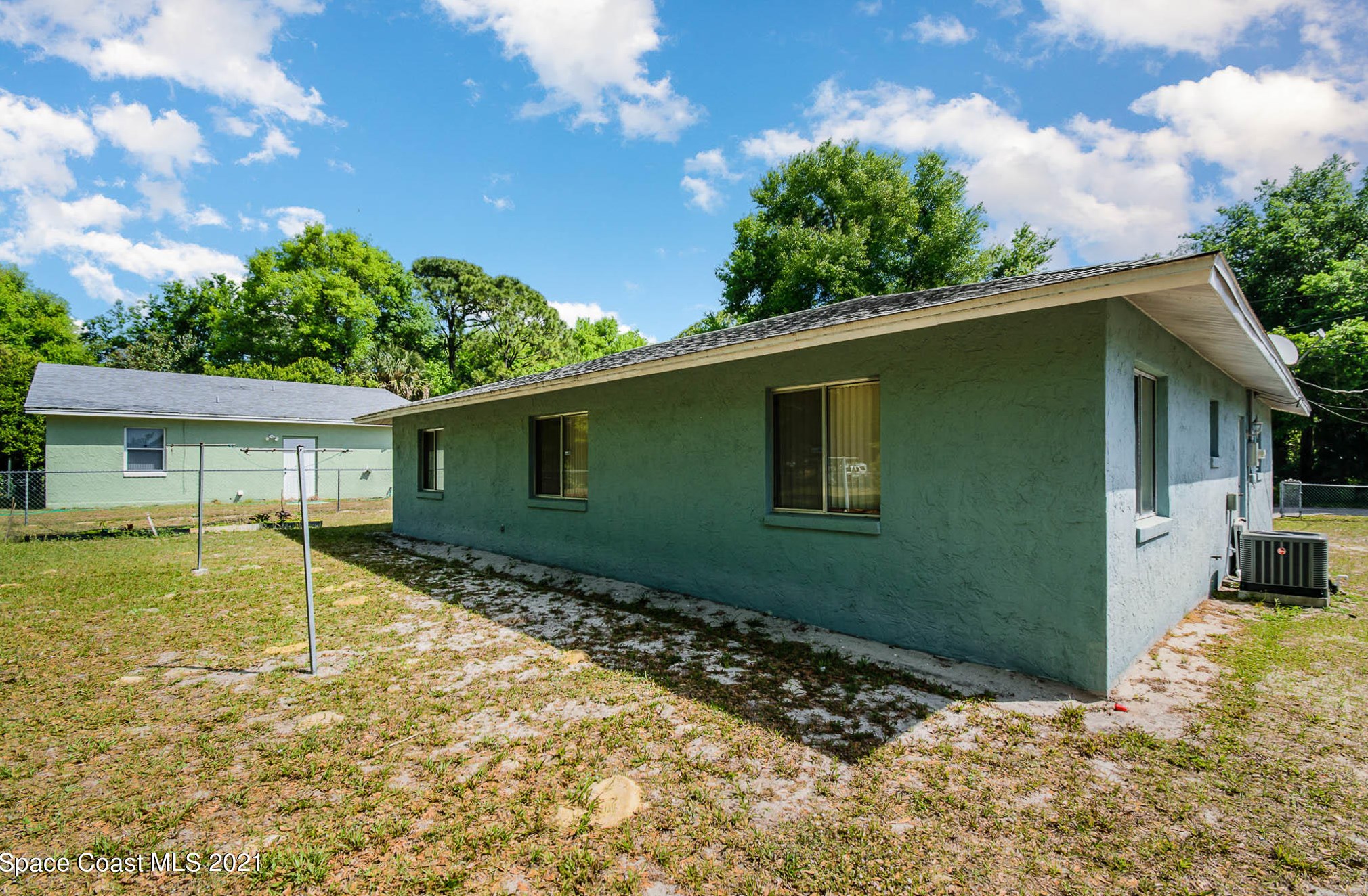 2720 Myrtle Ave, Mims, FL 32754