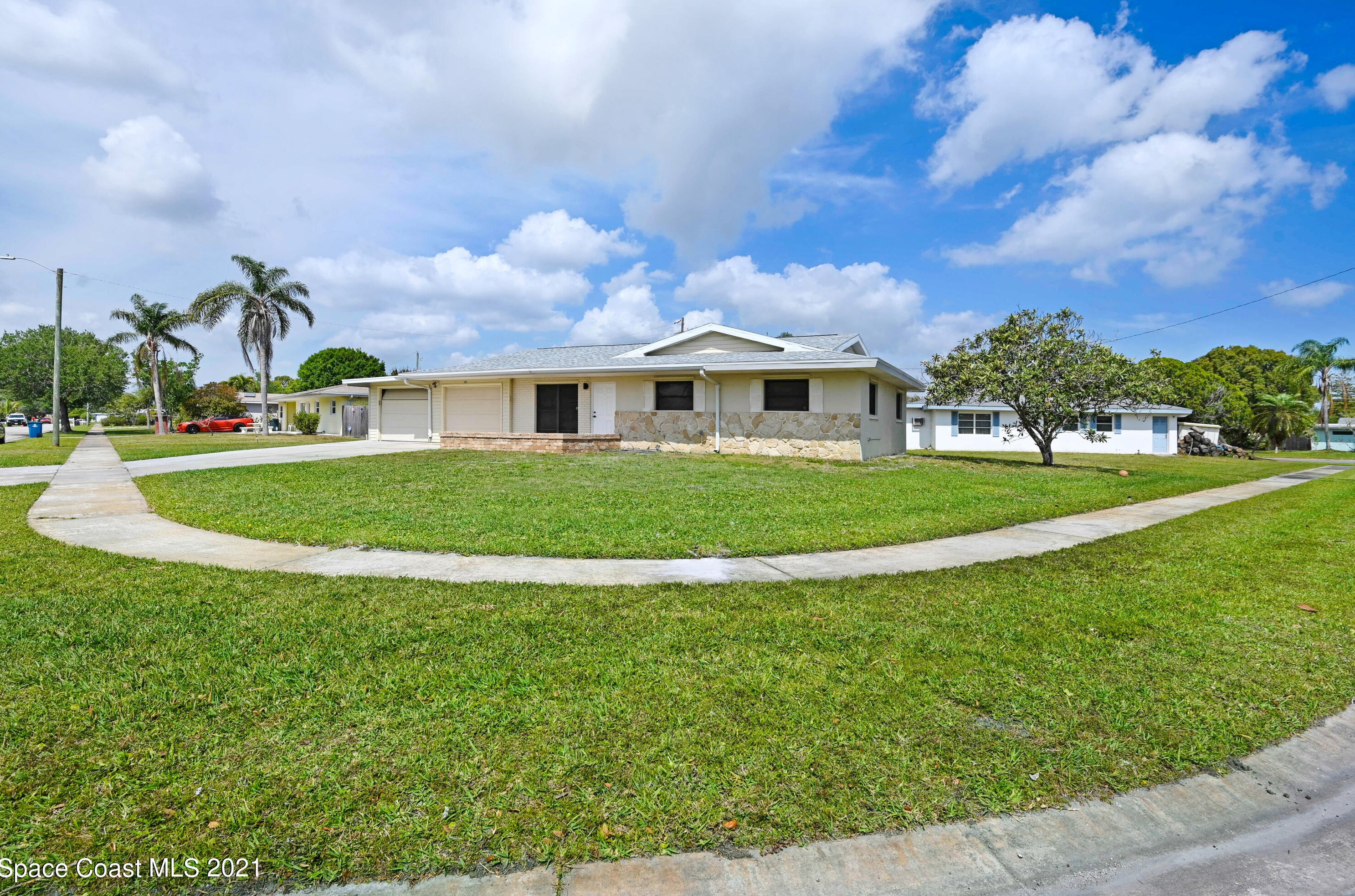 2897 Floresta Dr, Melbourne, FL 32905-5536